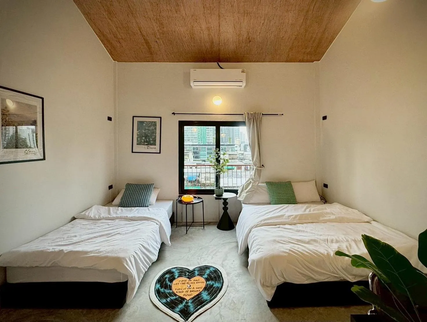 Bed in MornSamyan