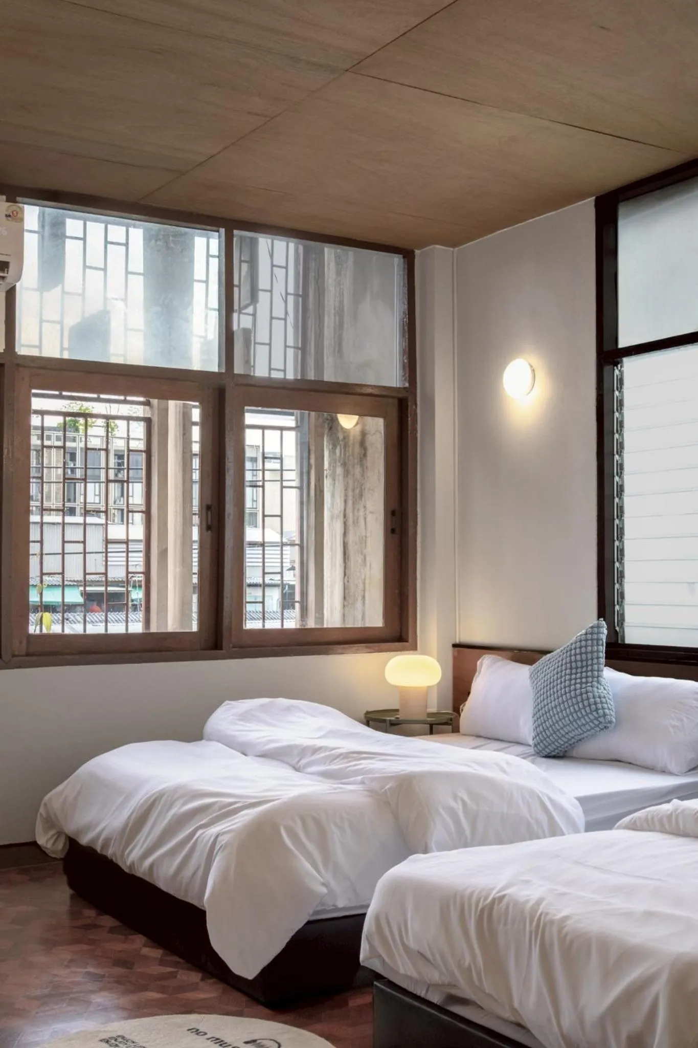 Bed in MornSamyan
