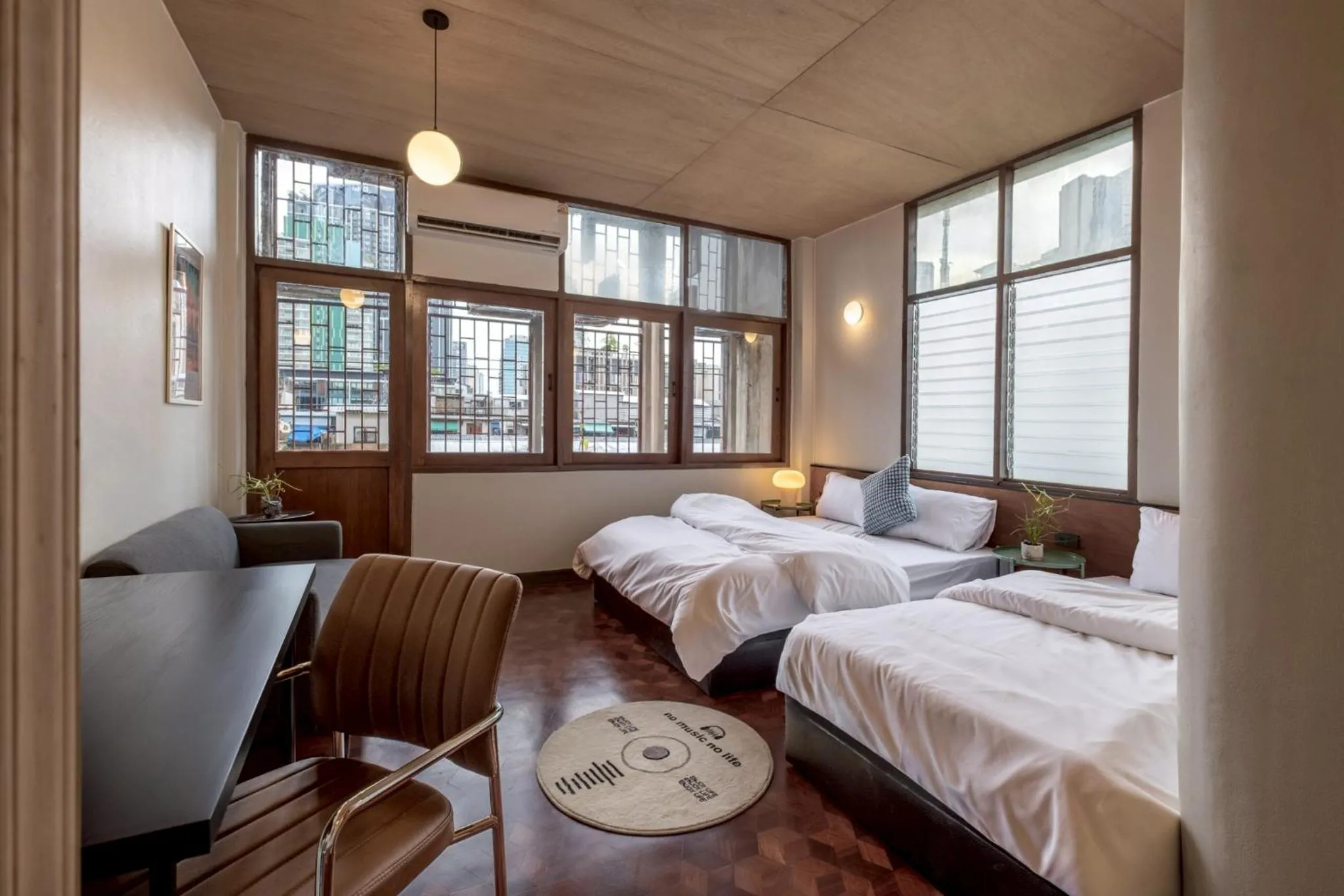 Photo of the whole room, Bed in MornSamyan