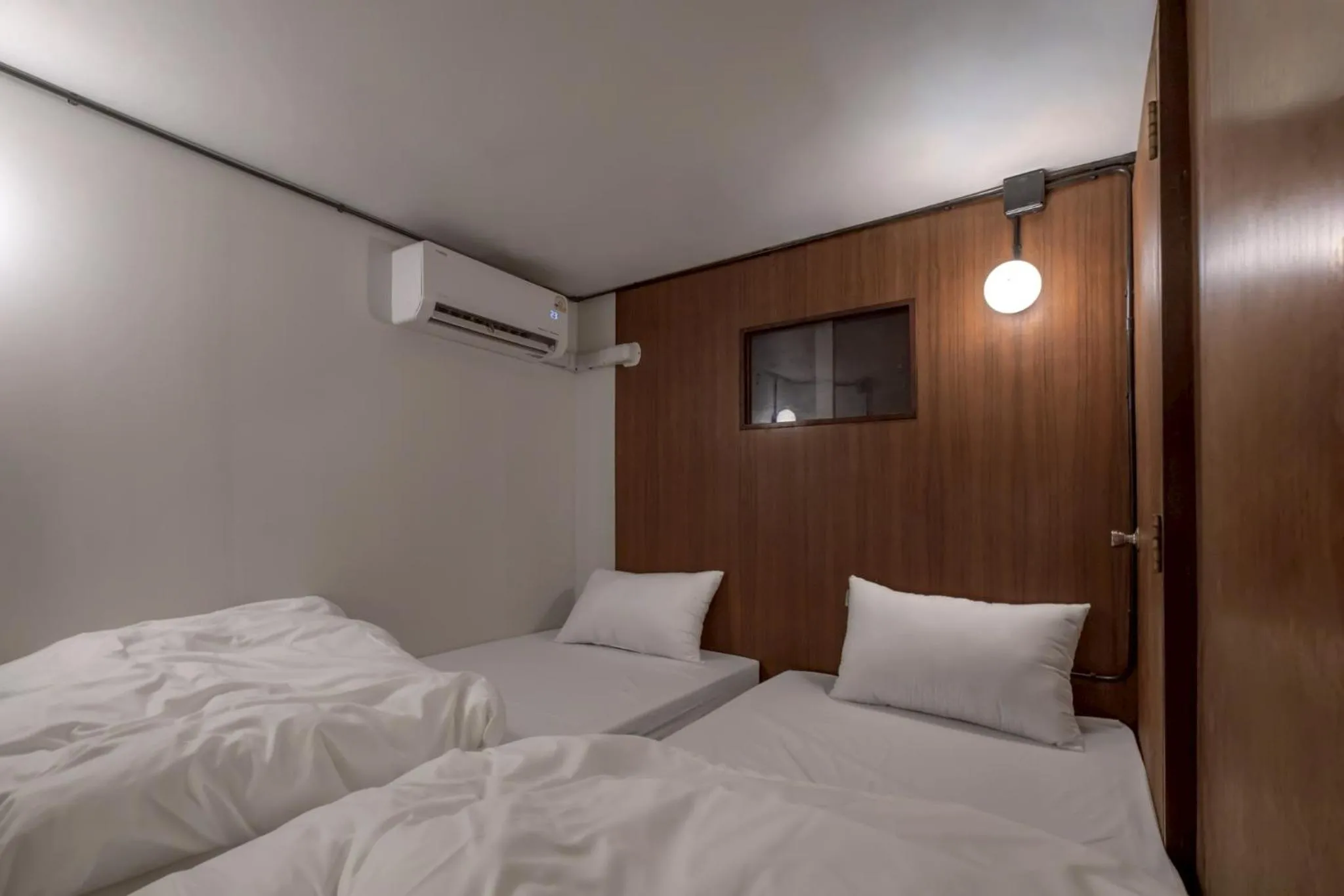 Bed in MornSamyan
