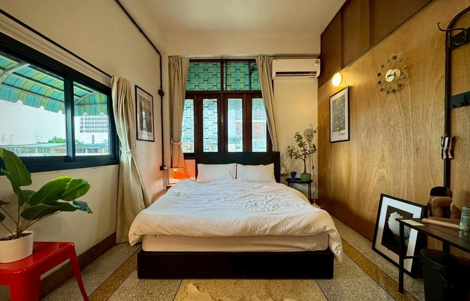 Bed in MornSamyan