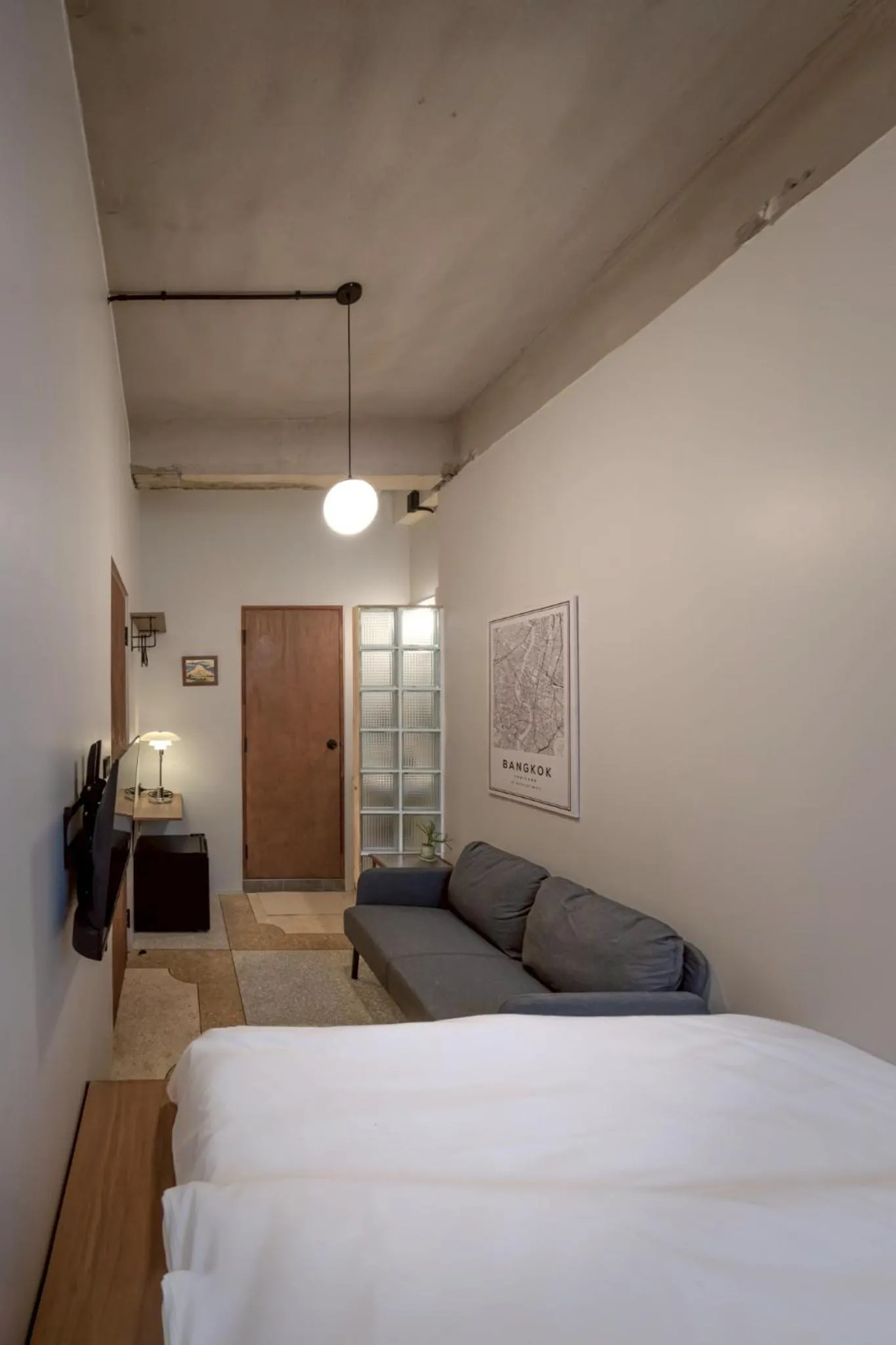 Photo of the whole room, Bed in MornSamyan