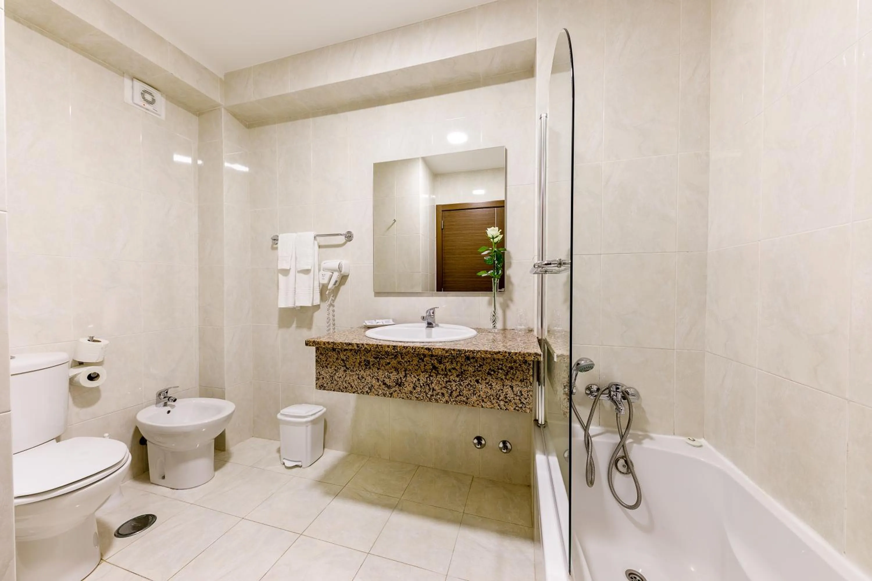 Toilet in Hotel Santo António de Pádua