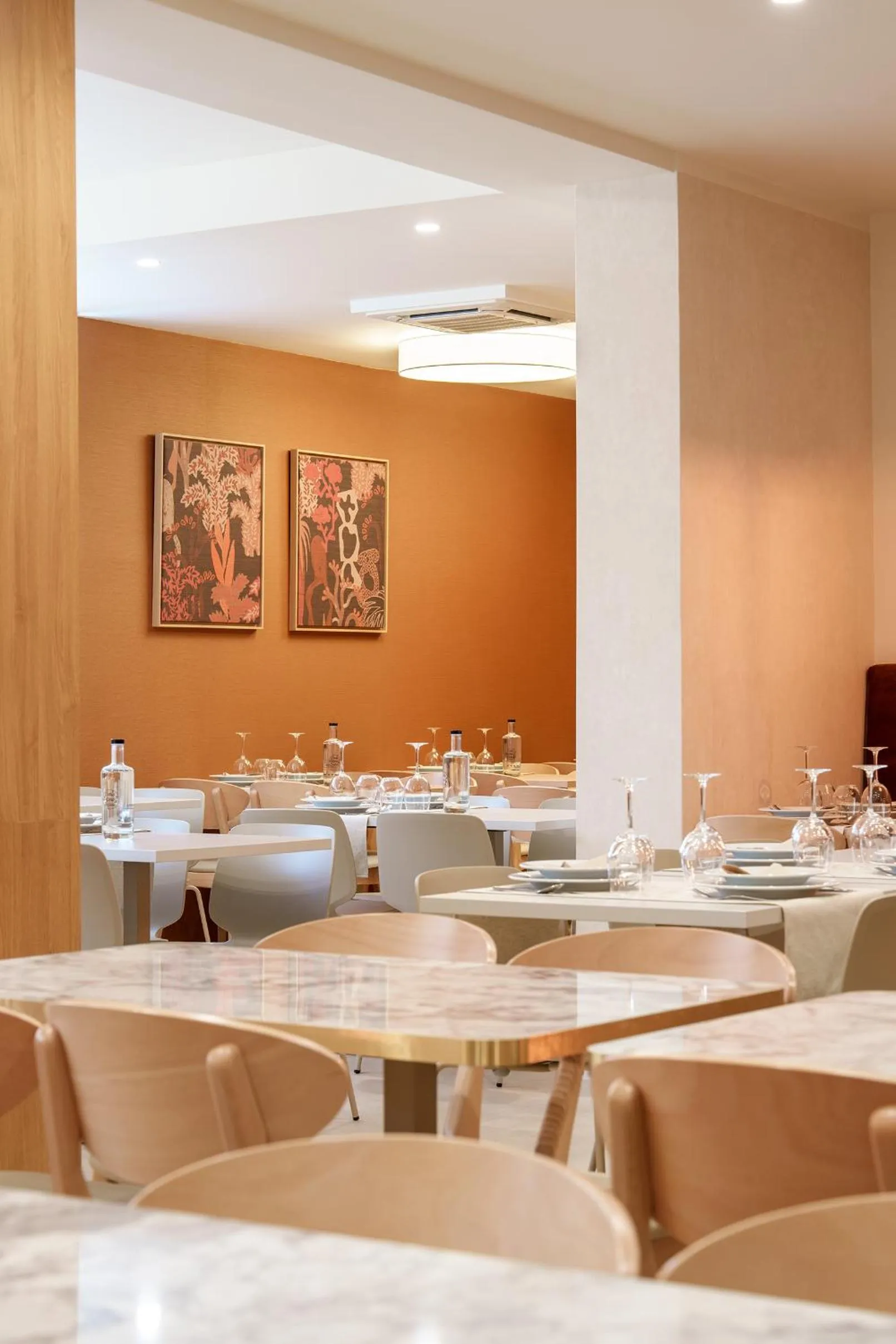 Restaurant/places to eat in Hotel Santo António de Pádua