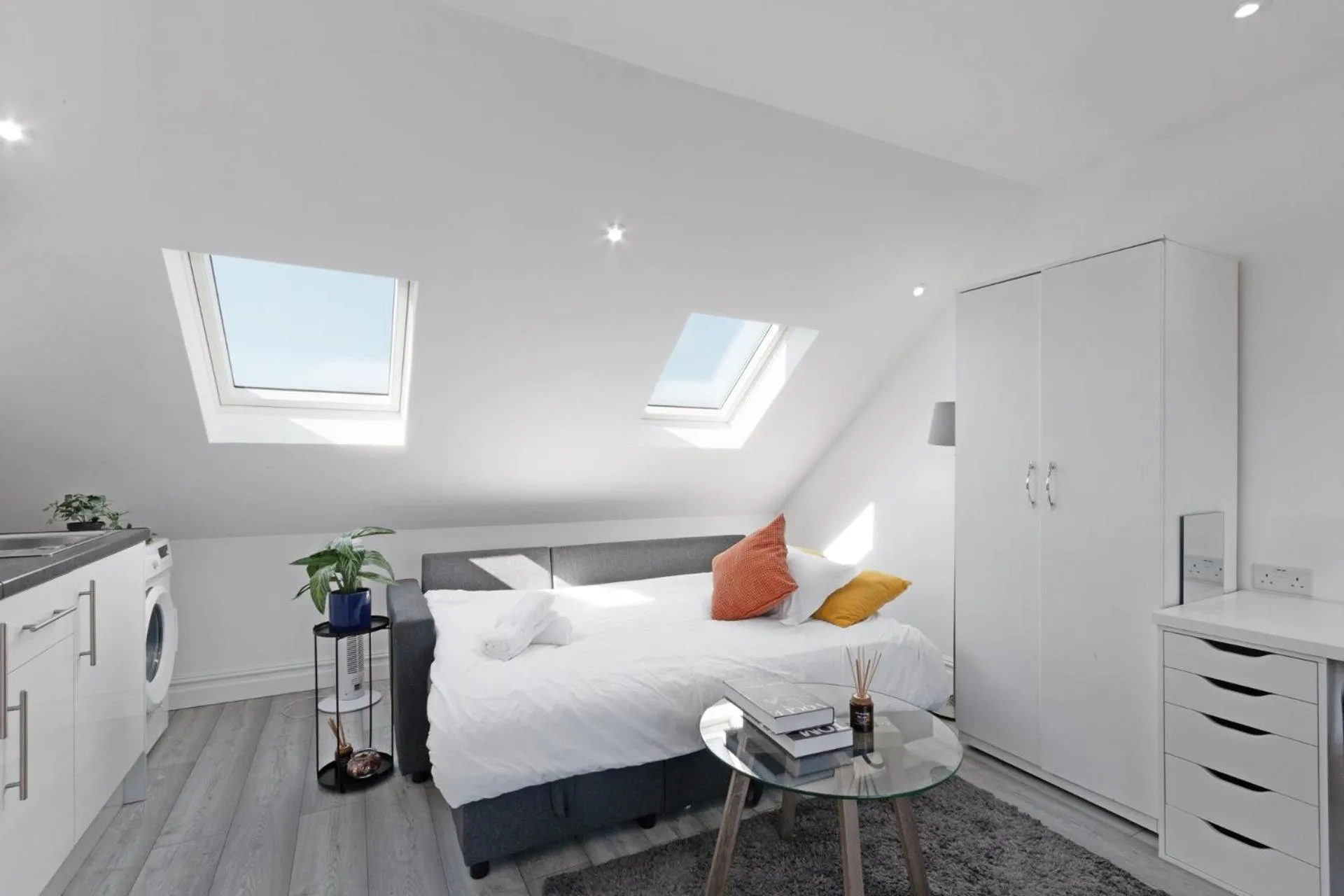 City Apartment - Sleeps 4 & Free Parking