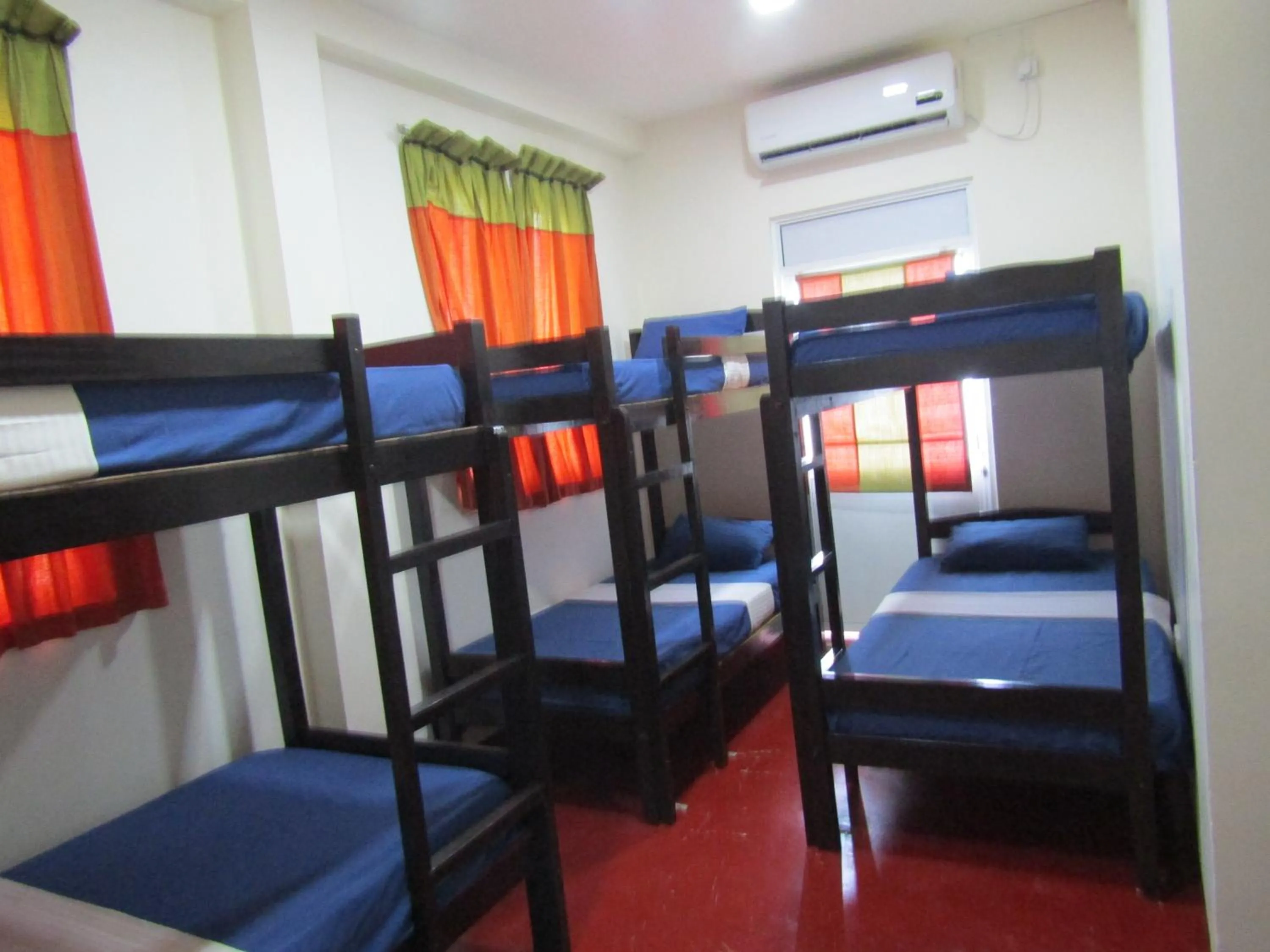 Photo of the whole room, Bed in Kandy Backpackers Hostel
