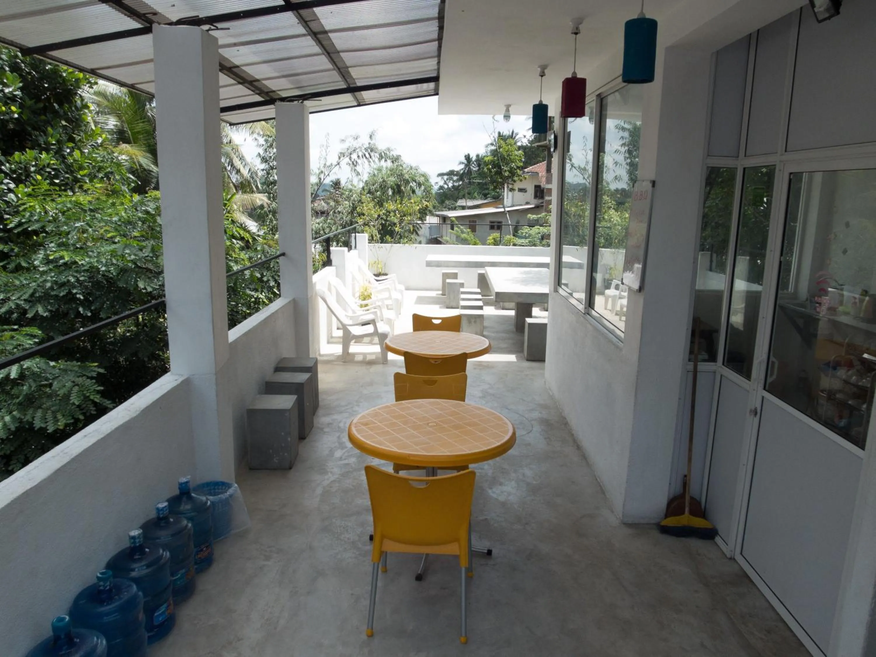 Dining area in Kandy Backpackers Hostel