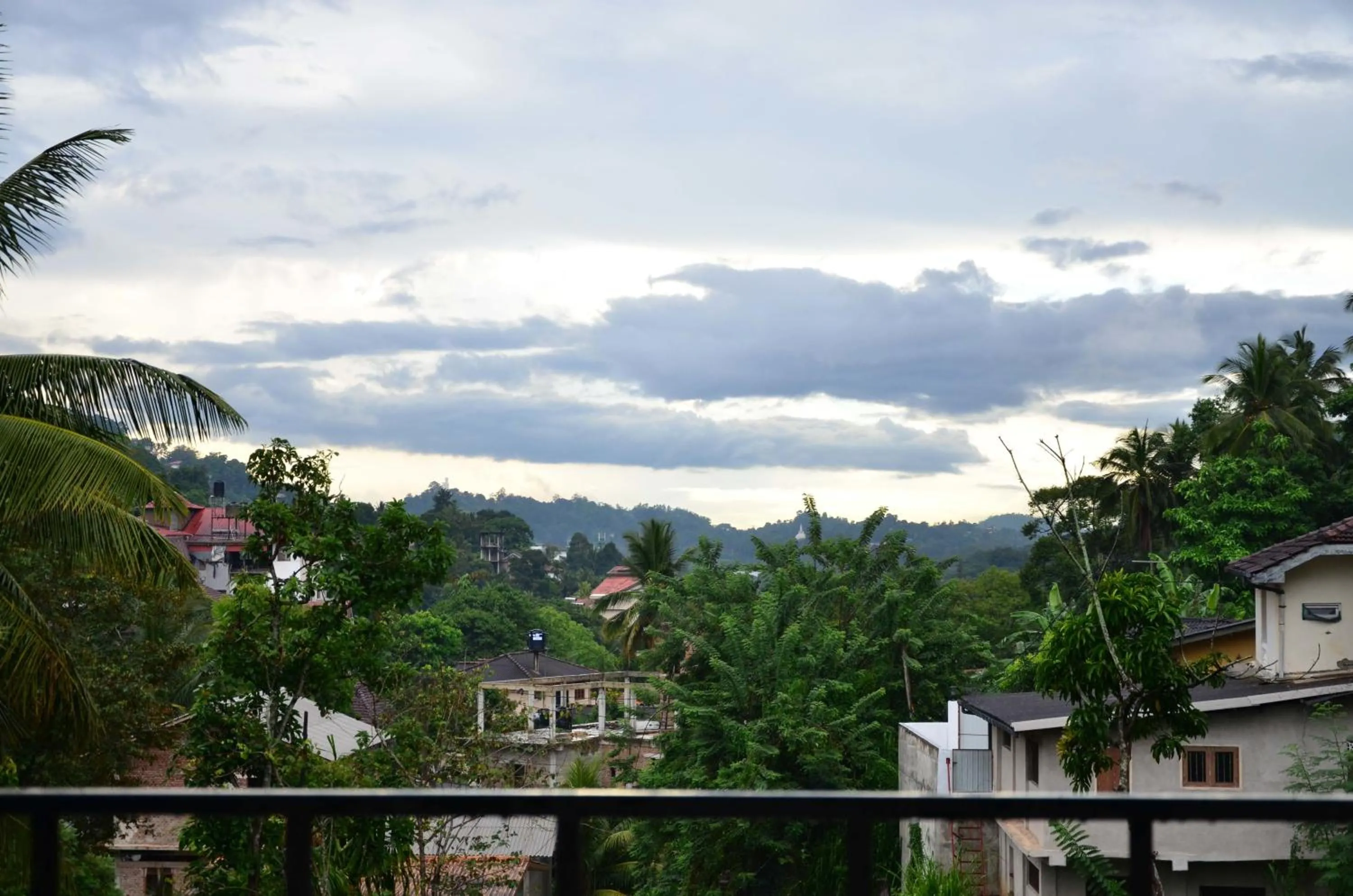 Mountain view in Kandy Backpackers Hostel