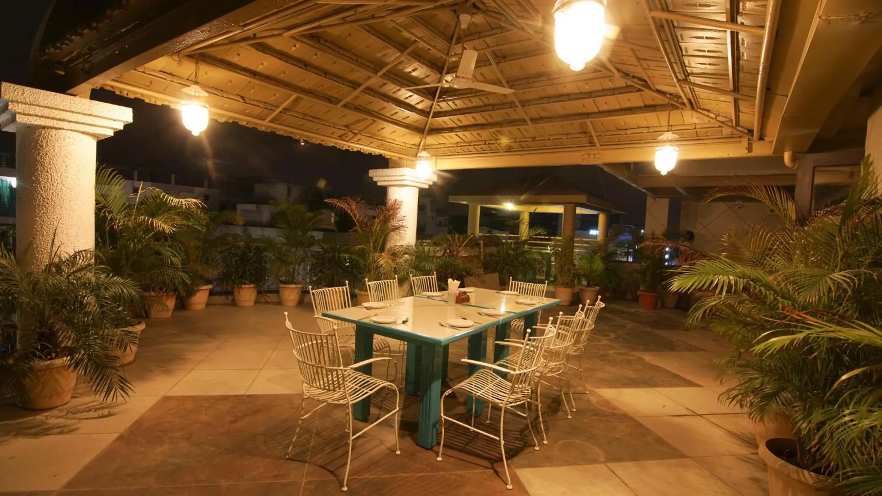 Restaurant/places to eat in Hotel Amrta Restaurant/places to eat in Hotel Amrta