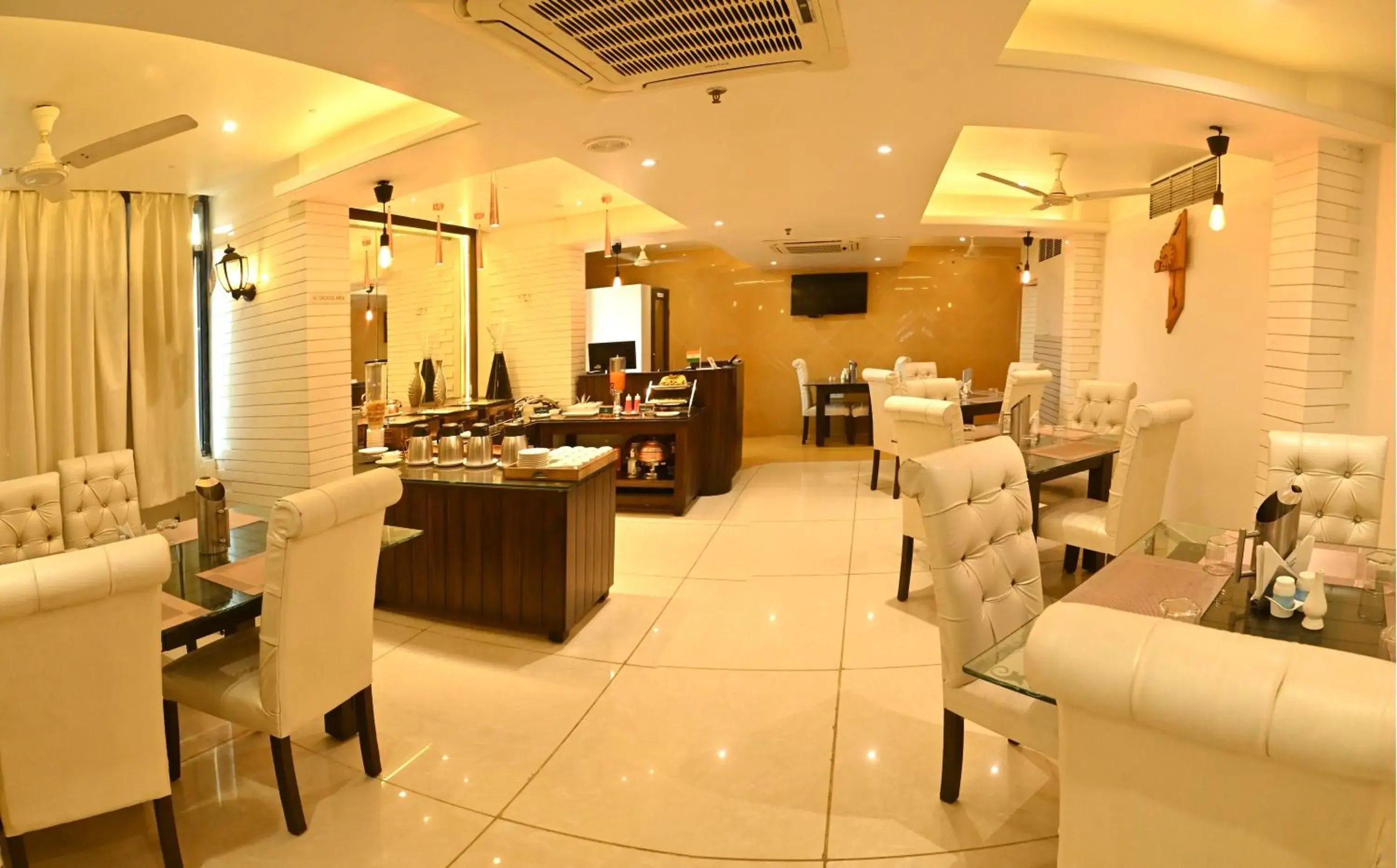 Restaurant/places to eat in Hotel Amrta Restaurant/places to eat in Hotel Amrta