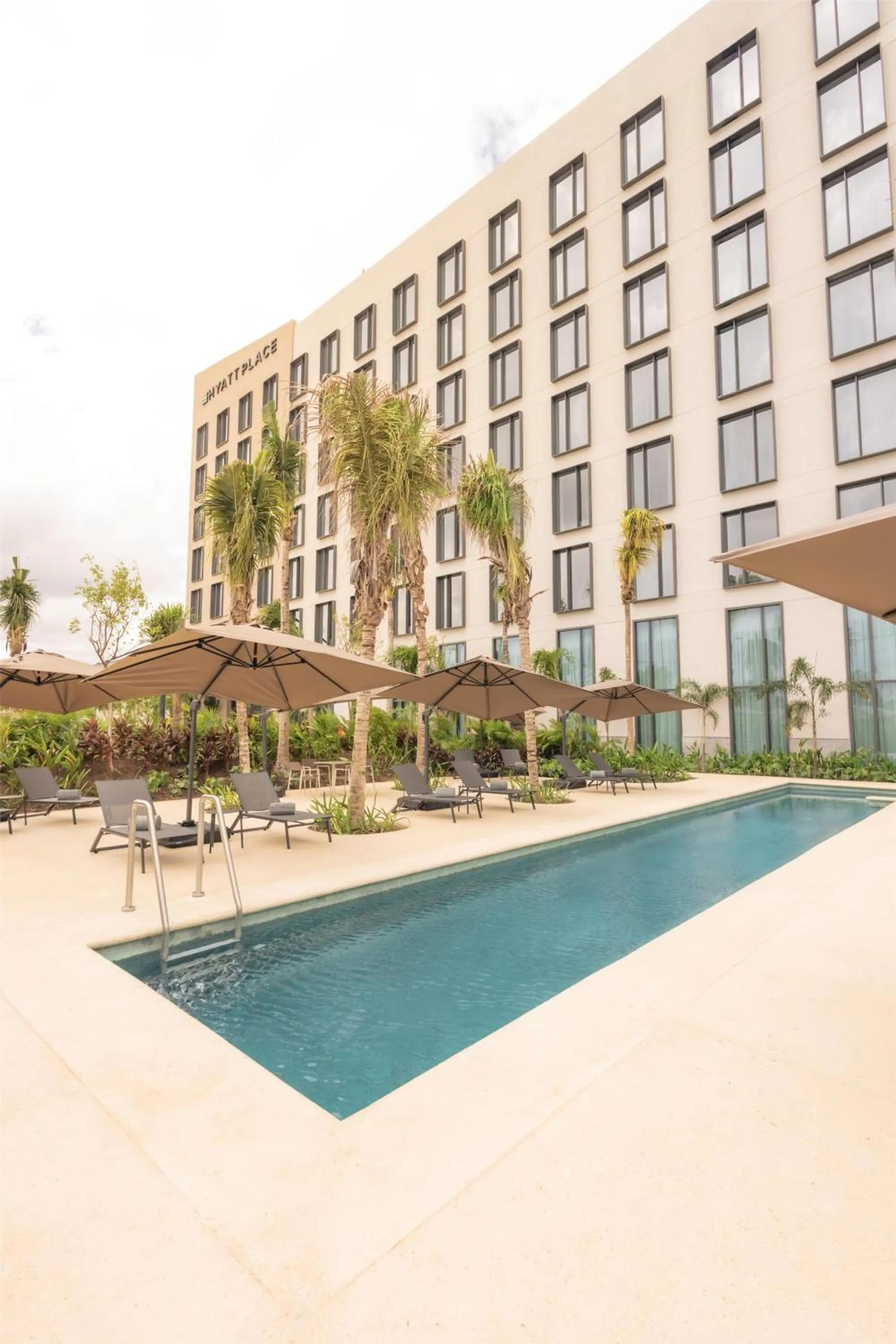 Swimming pool in Hyatt Place Cancun Airport