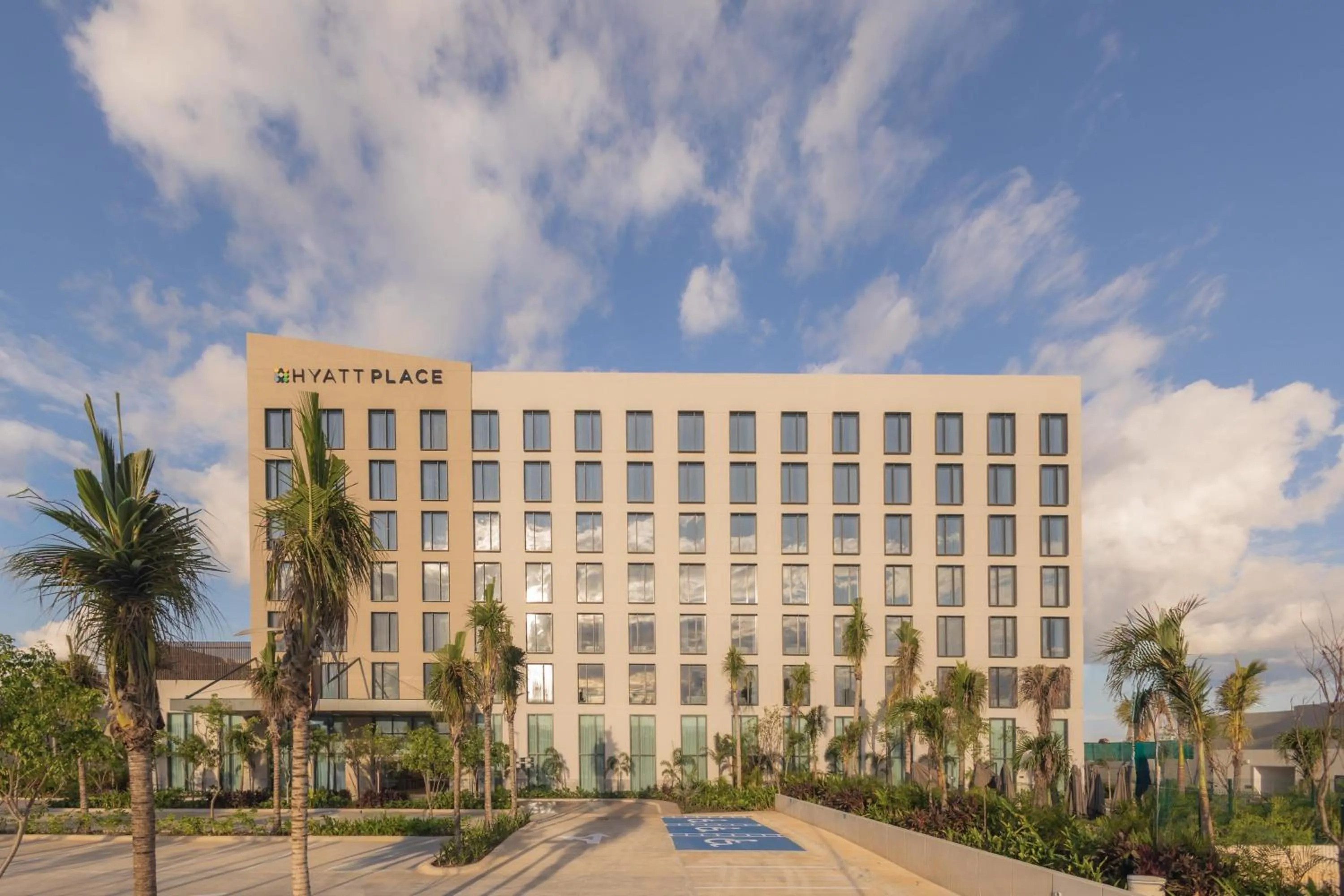Property building in Hyatt Place Cancun Airport