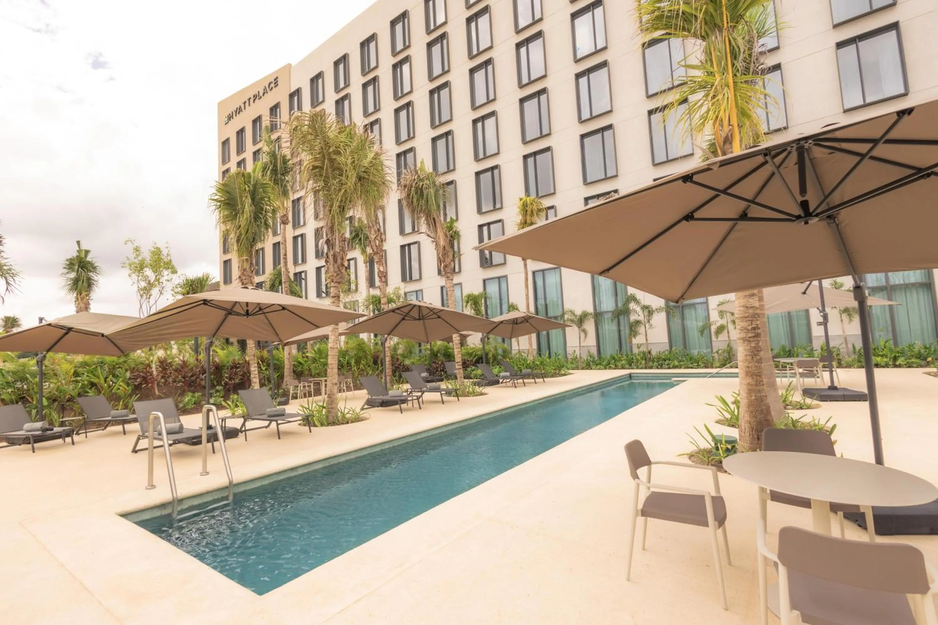 Swimming pool in Hyatt Place Cancun Airport