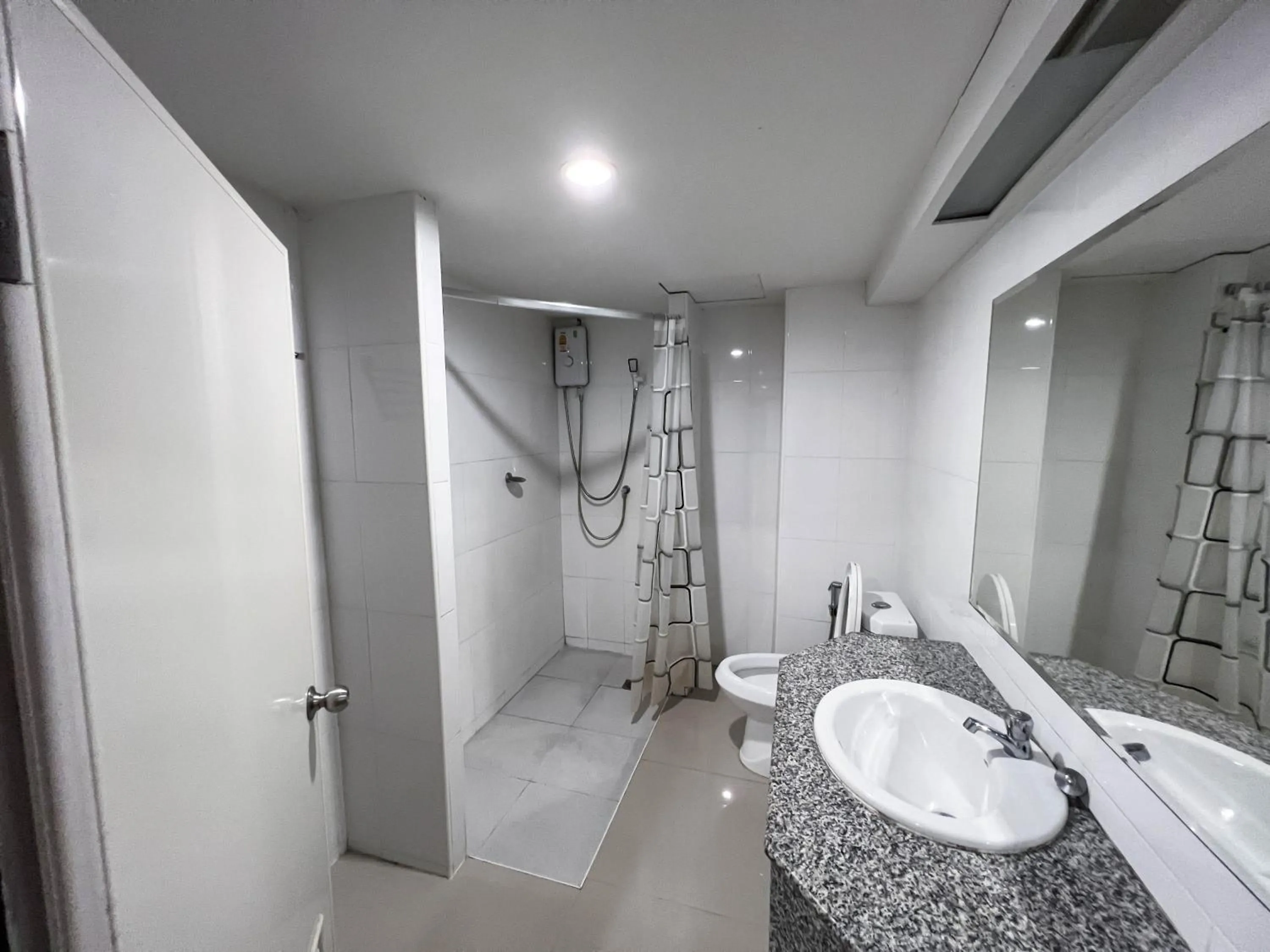 Bathroom in Srivichai Hotel