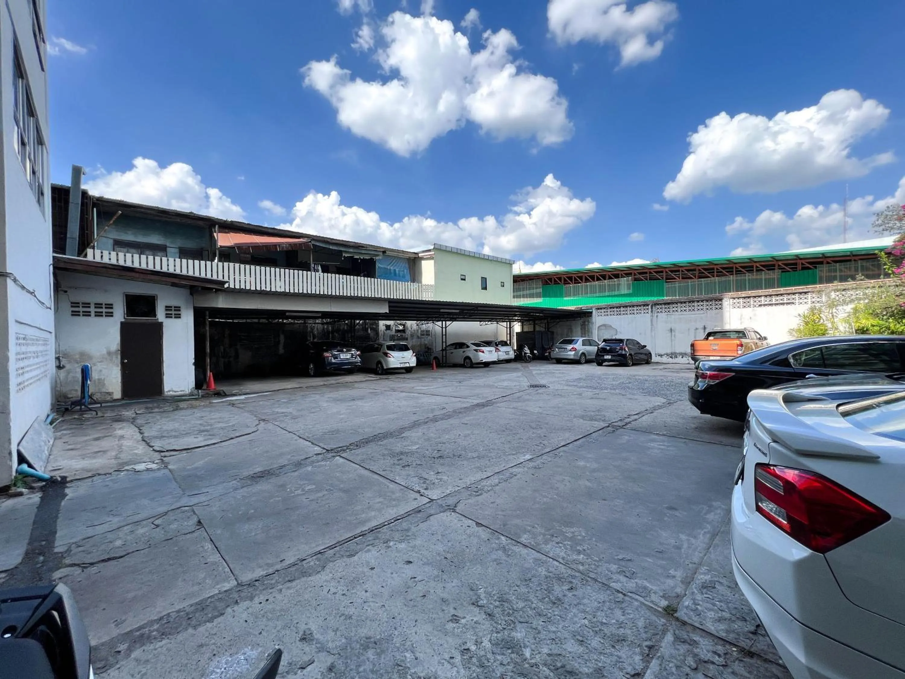 Parking in Srivichai Hotel