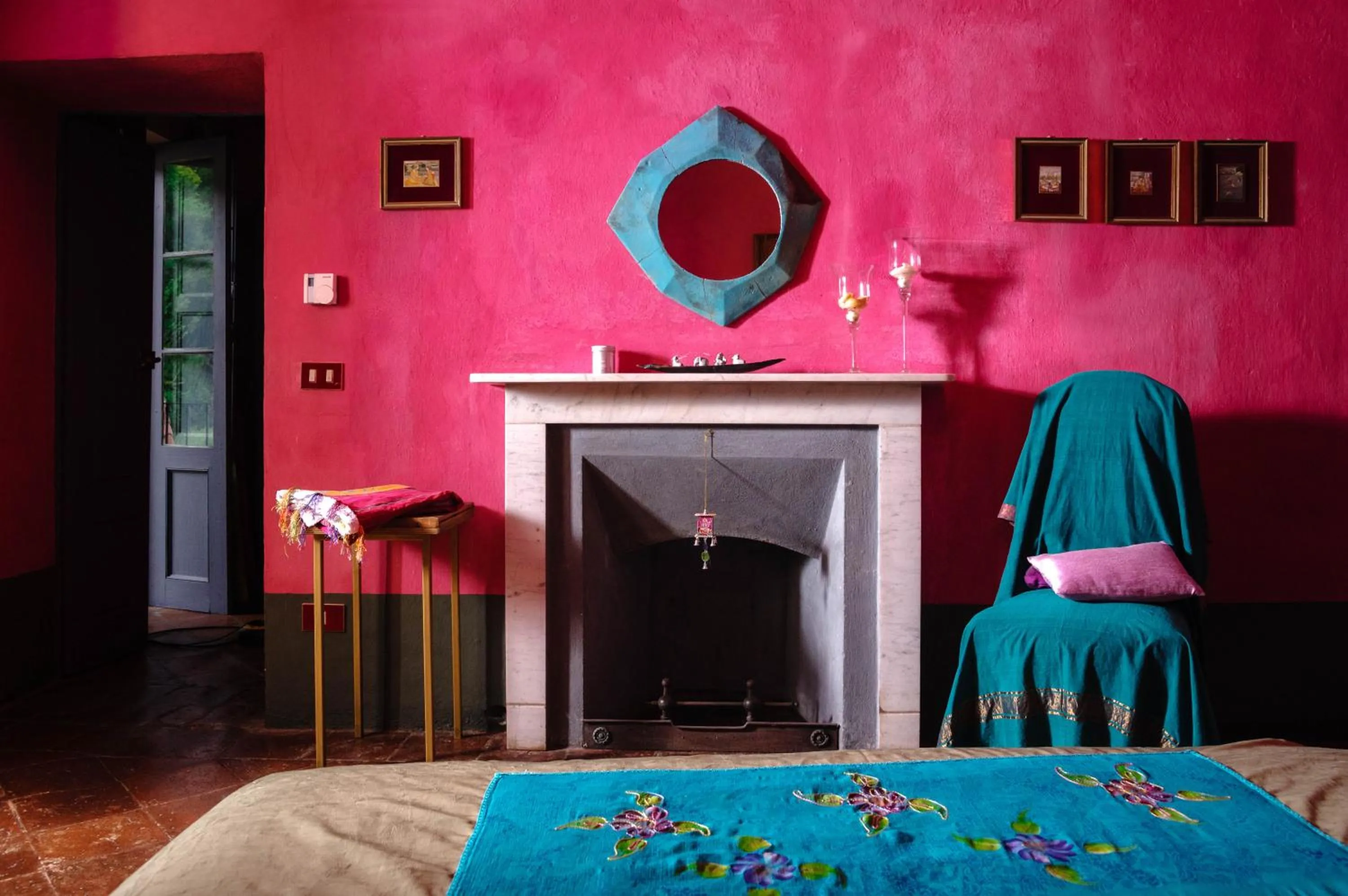 Decorative detail, Bed in Lunafragola Atelier B&B