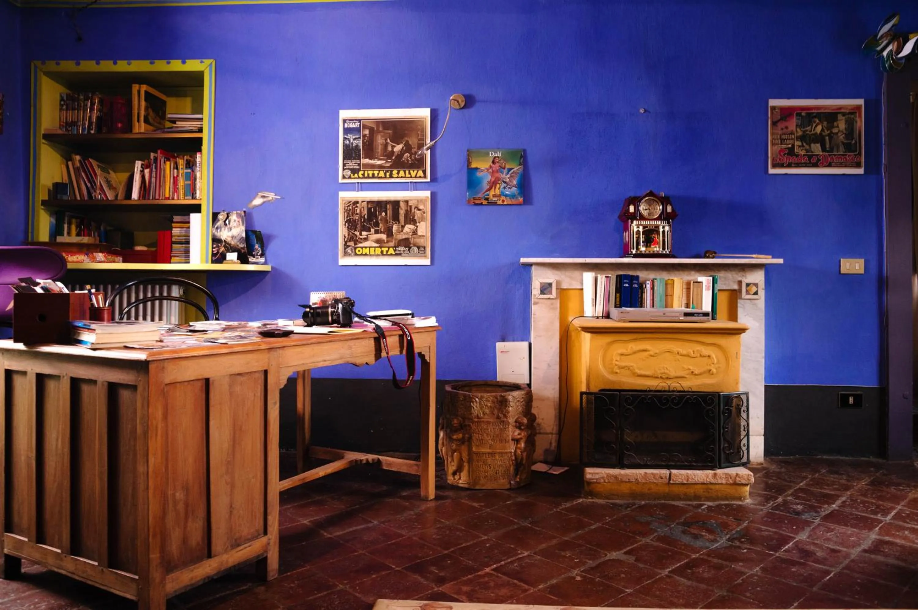 Communal lounge/ TV room in Lunafragola Atelier B&B