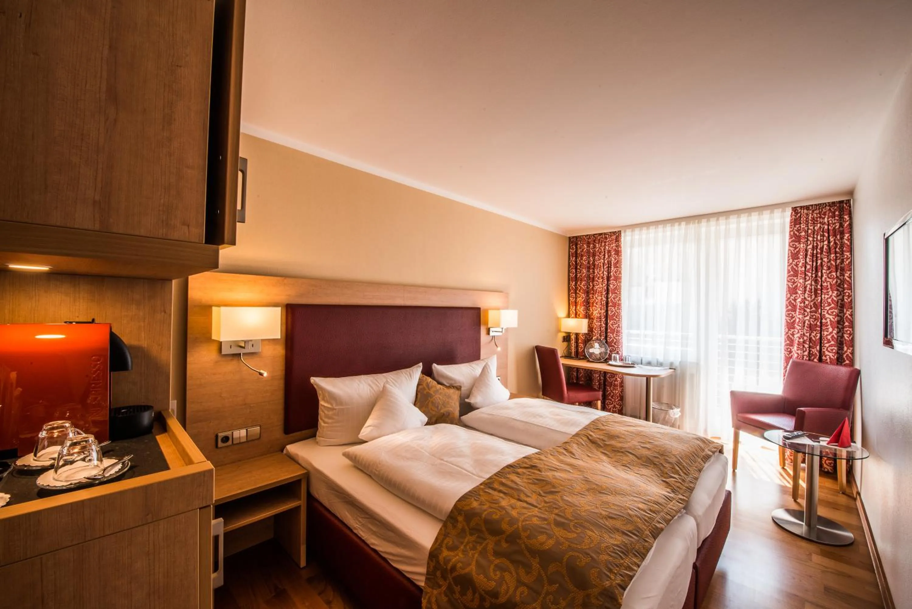 Photo of the whole room, Bed in Hotel am Yachthafen