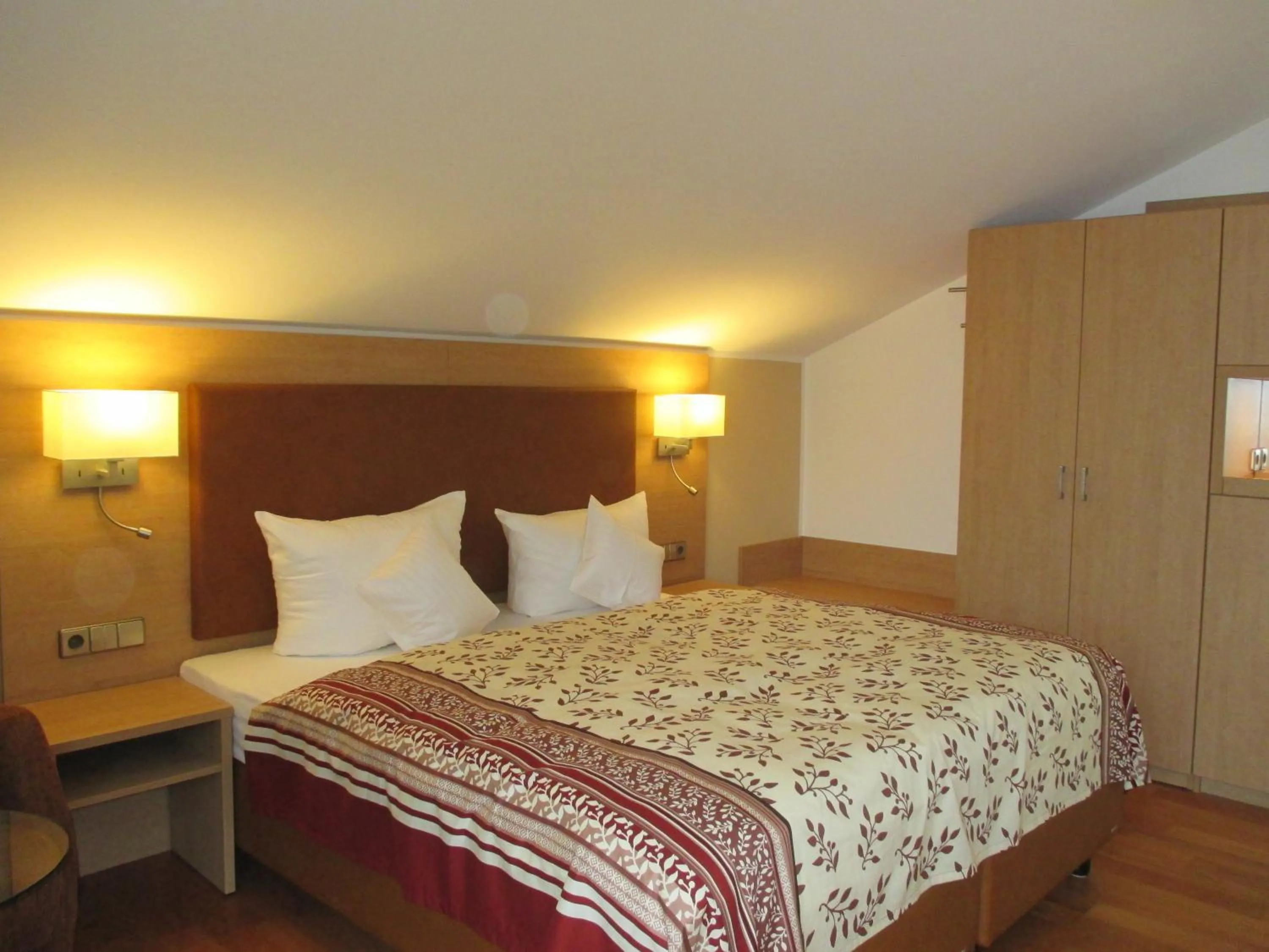 Photo of the whole room, Bed in Hotel am Yachthafen