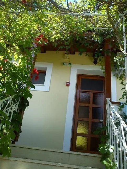 Sofos Apartments