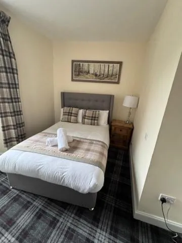 Bedroom, Bed in Royal Hotel