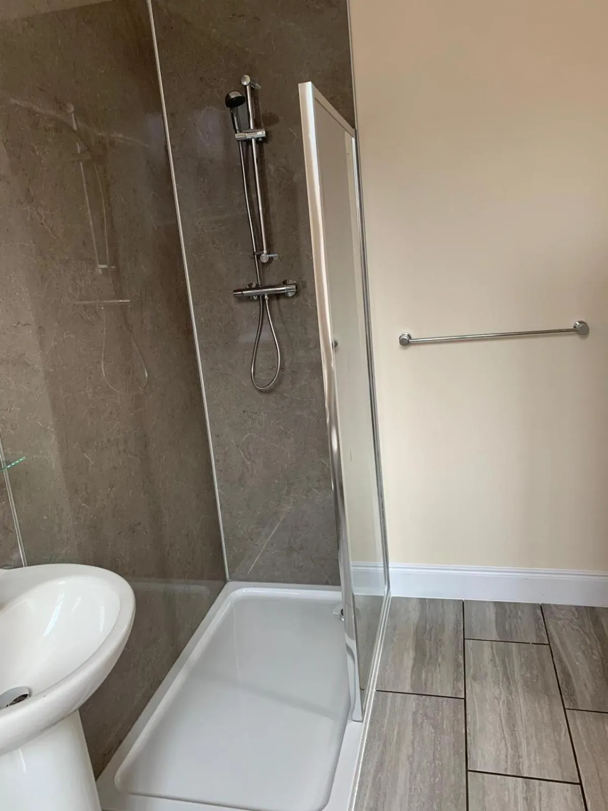 Shower in Waverley Inn Lodge