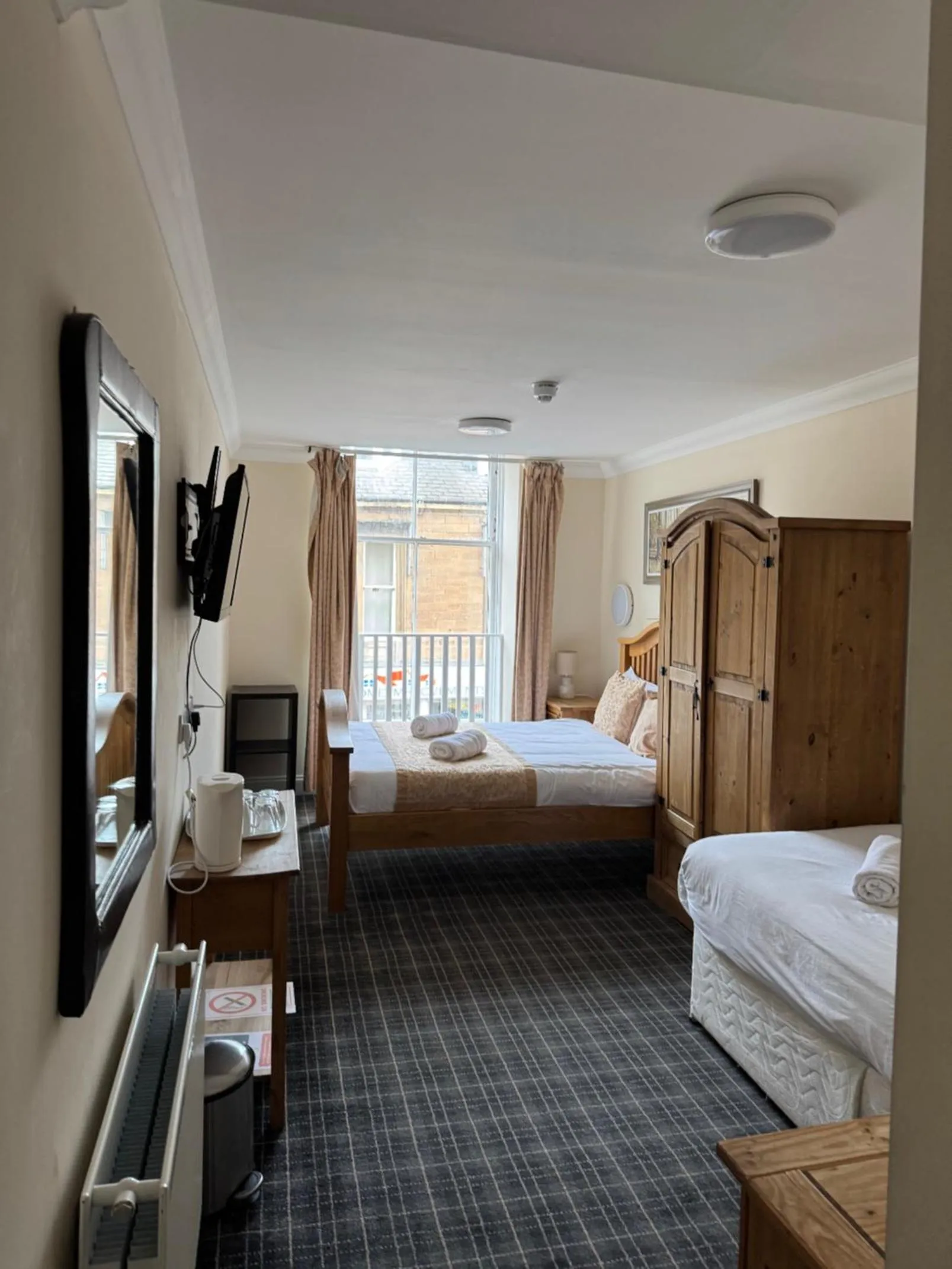 Bedroom, Bed in Royal Hotel