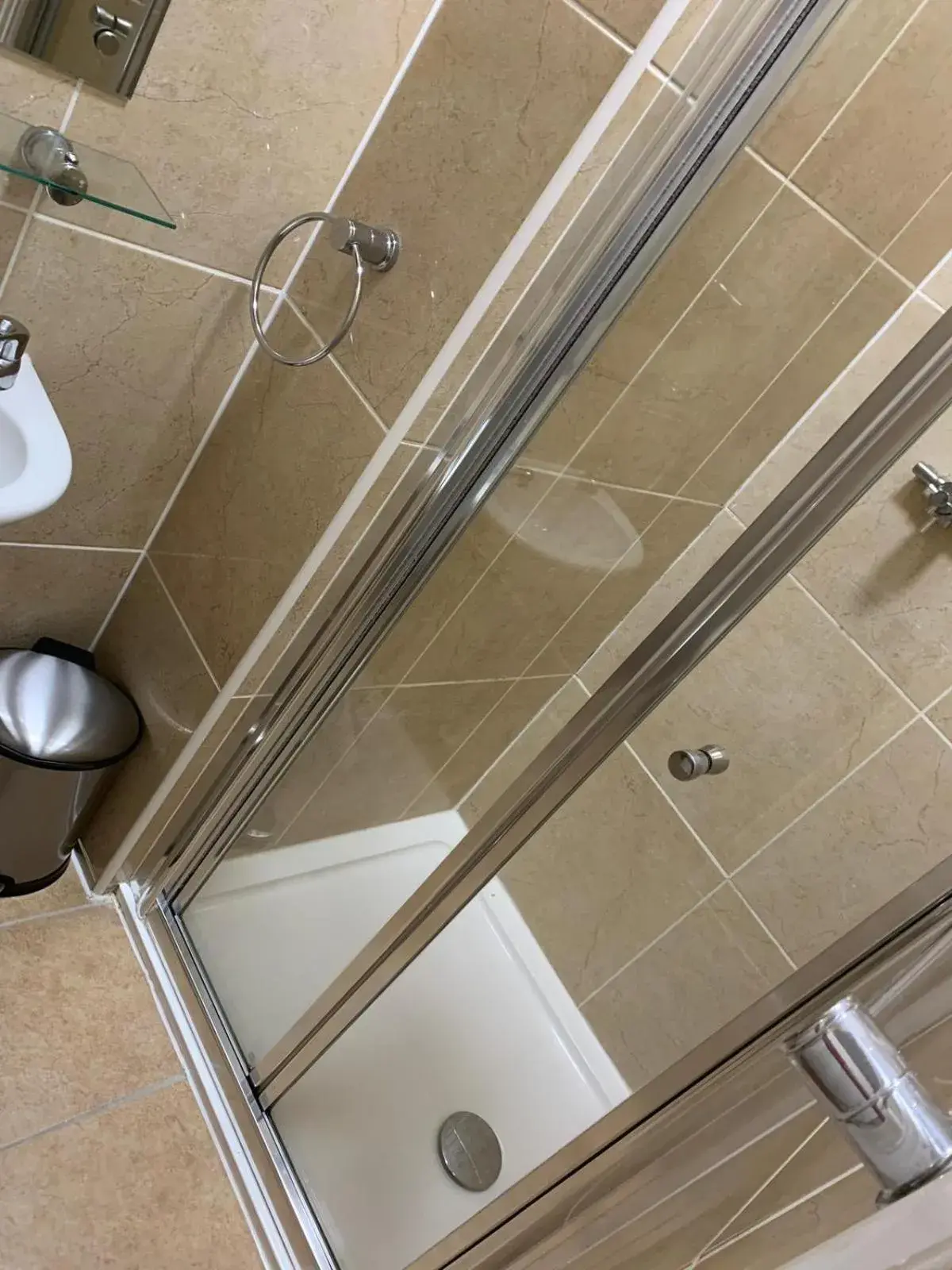 Double Room with Shared Bathroom in Waverley Inn Lodge Double Room with Shared Bathroom in Waverley Inn Lodge