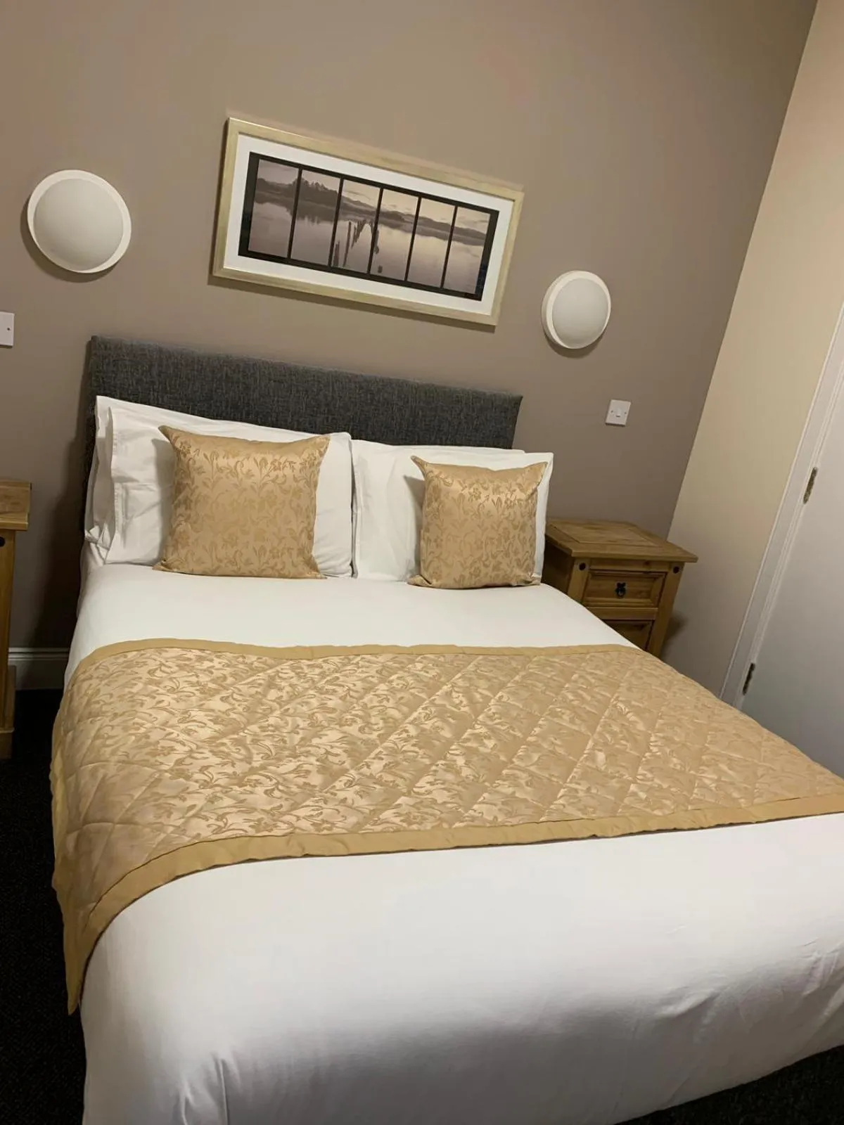 Bedroom, Bed in Waverley Inn Lodge