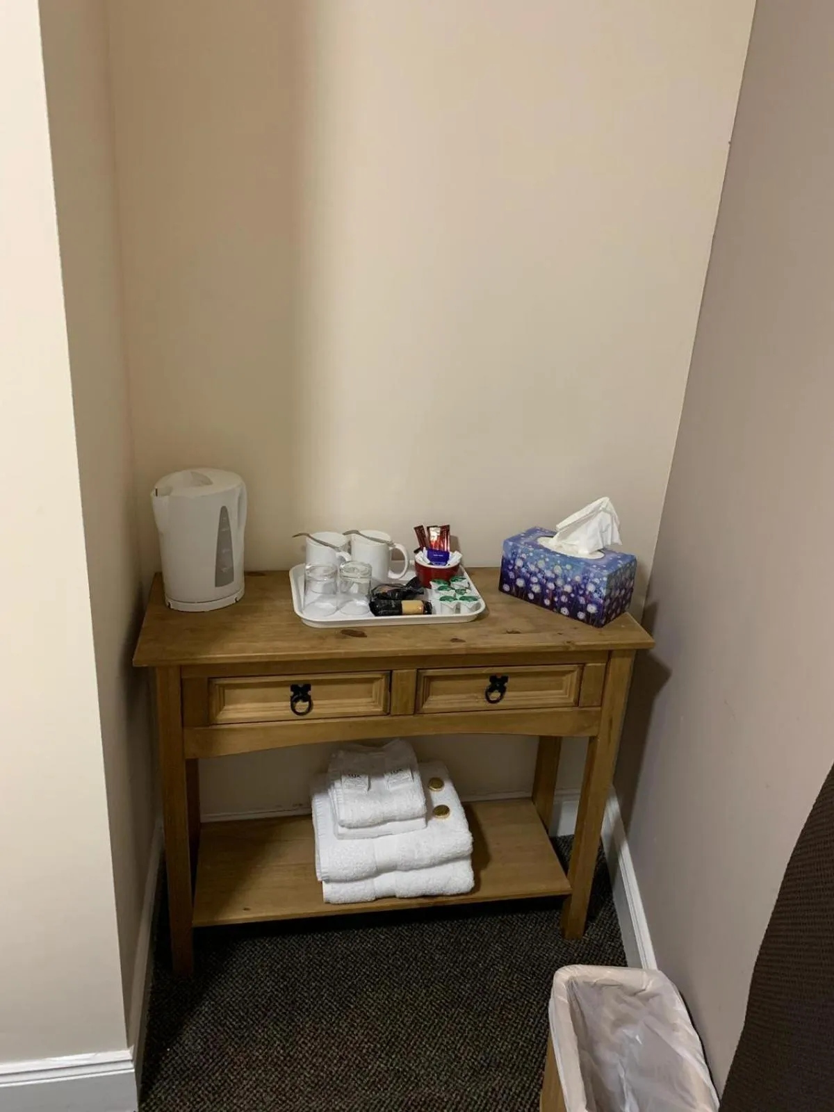 Coffee/tea facilities in Waverley Inn Lodge