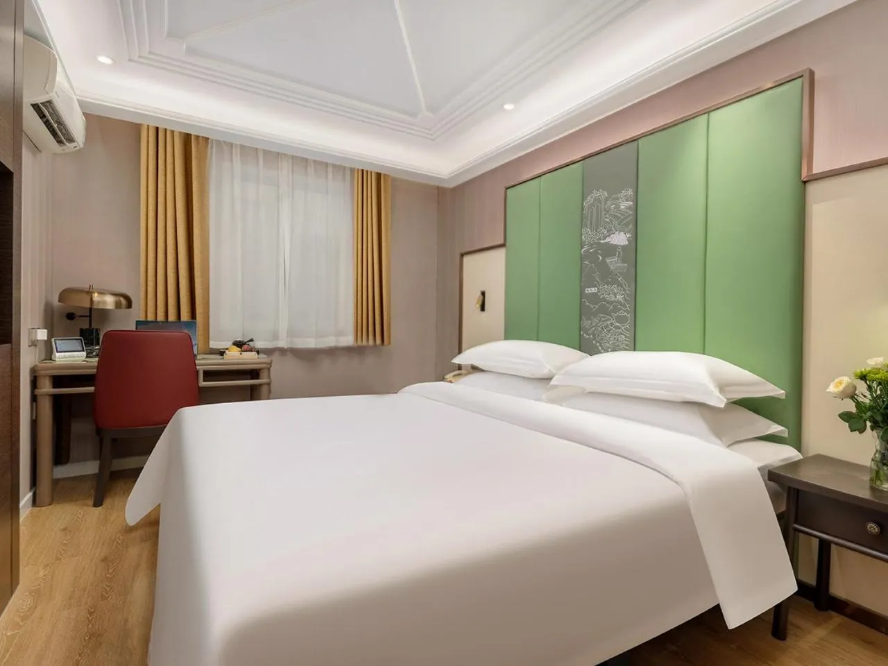 Bed in Jinjiang Metropolo Wuyishan Sangu Resort Hotel
