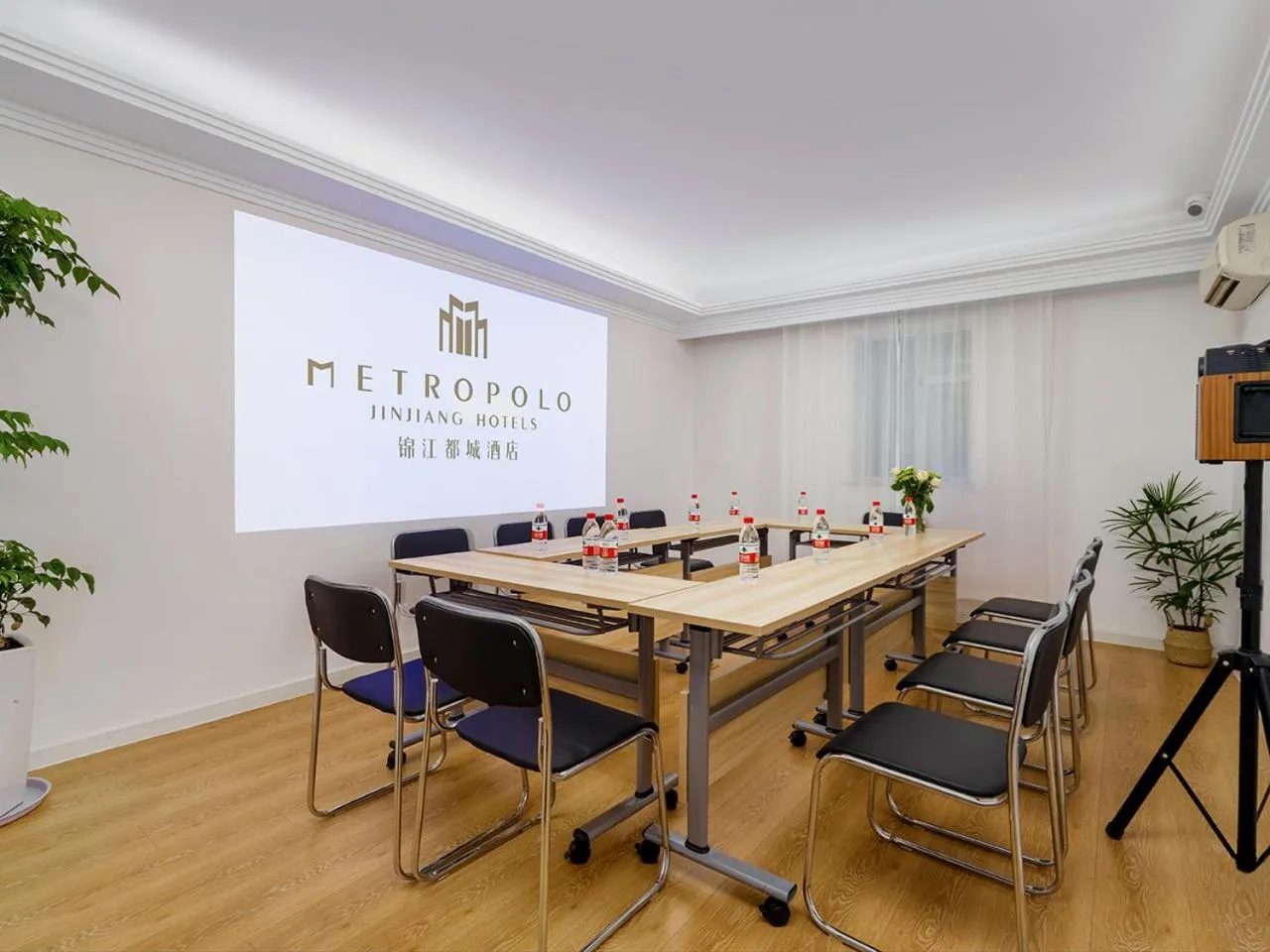 Property building in Jinjiang Metropolo Wuyishan Sangu Resort Hotel