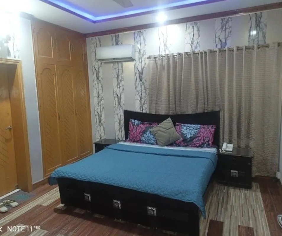 Double Room with Private Bathroom - single occupancy in Unique Lodge