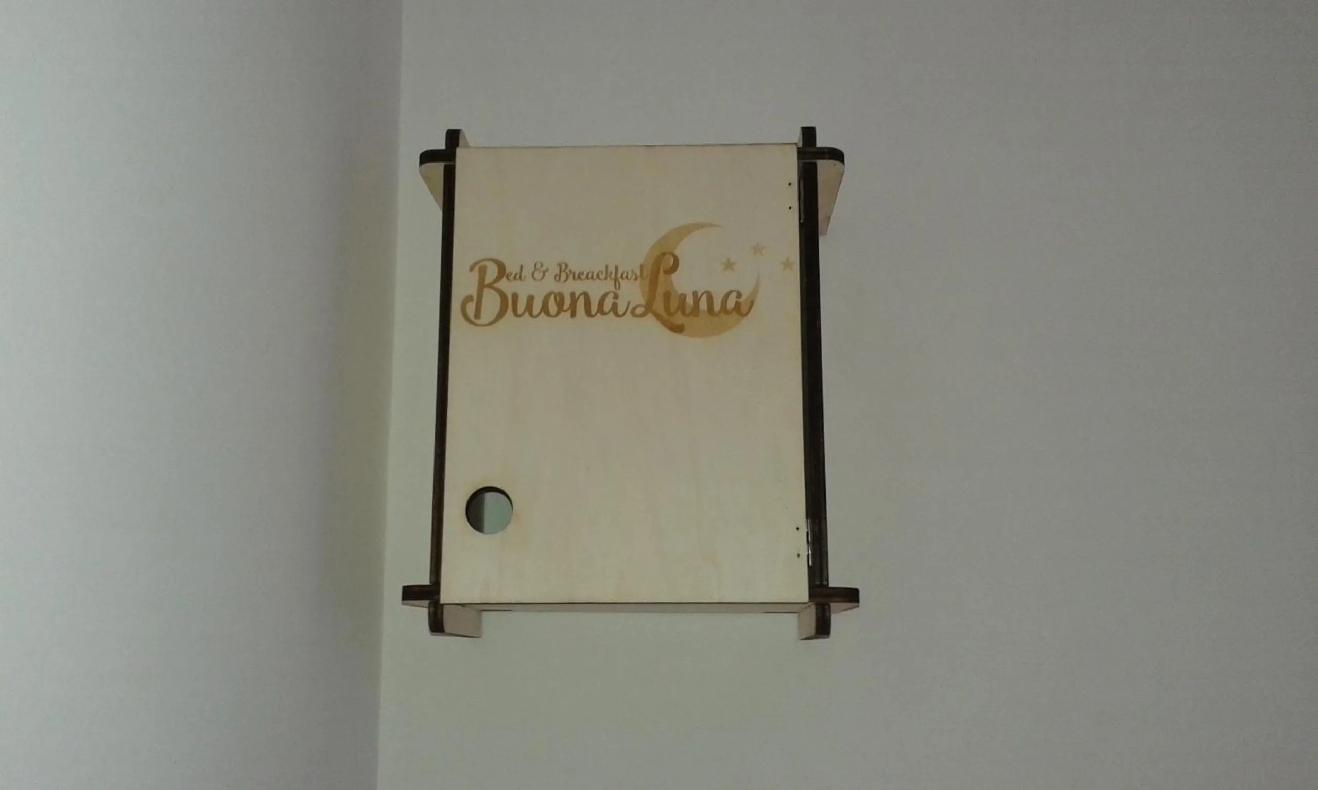 Decorative detail in Buonaluna B&B