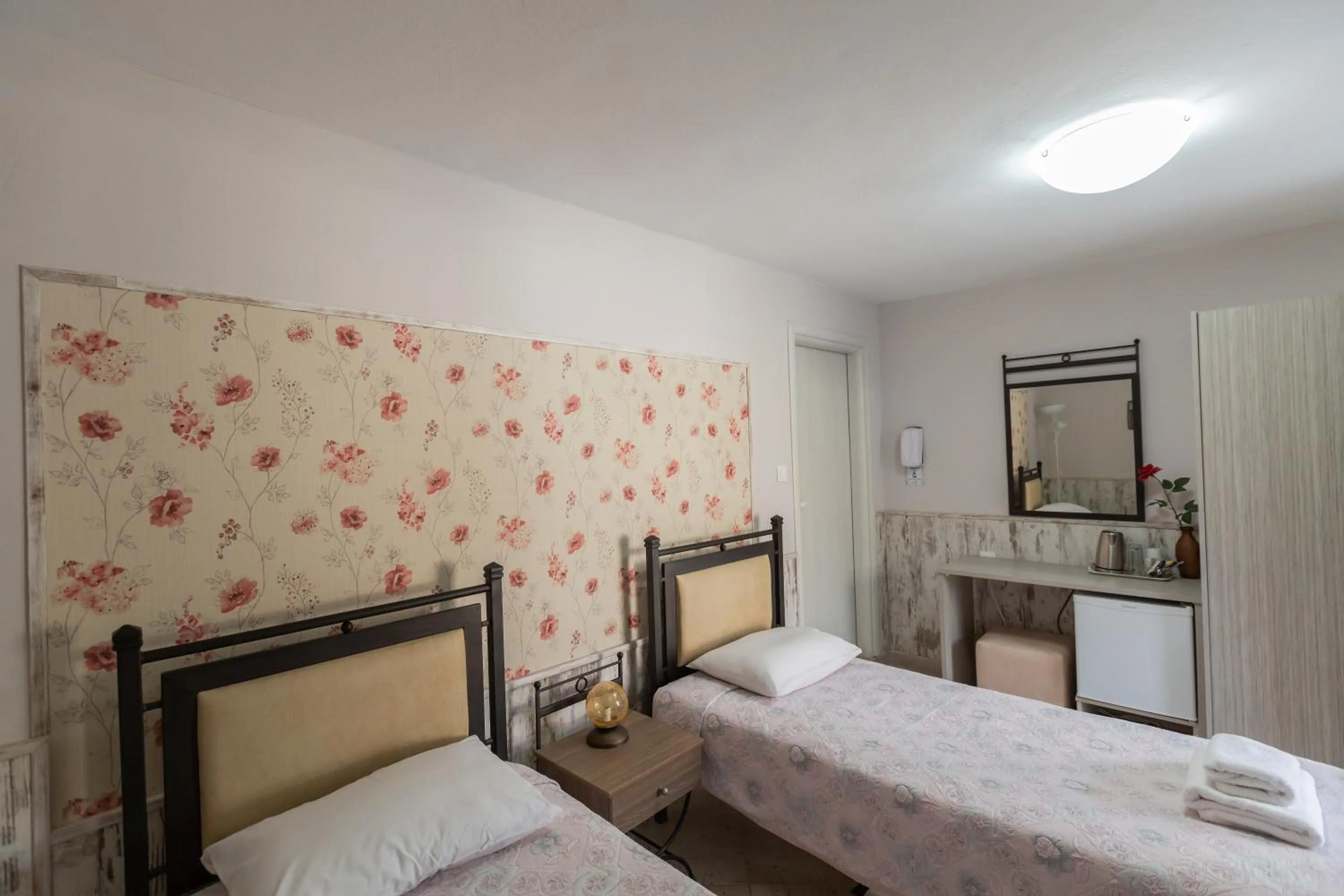 Photo of the whole room, Bed in Pegasus Rooms