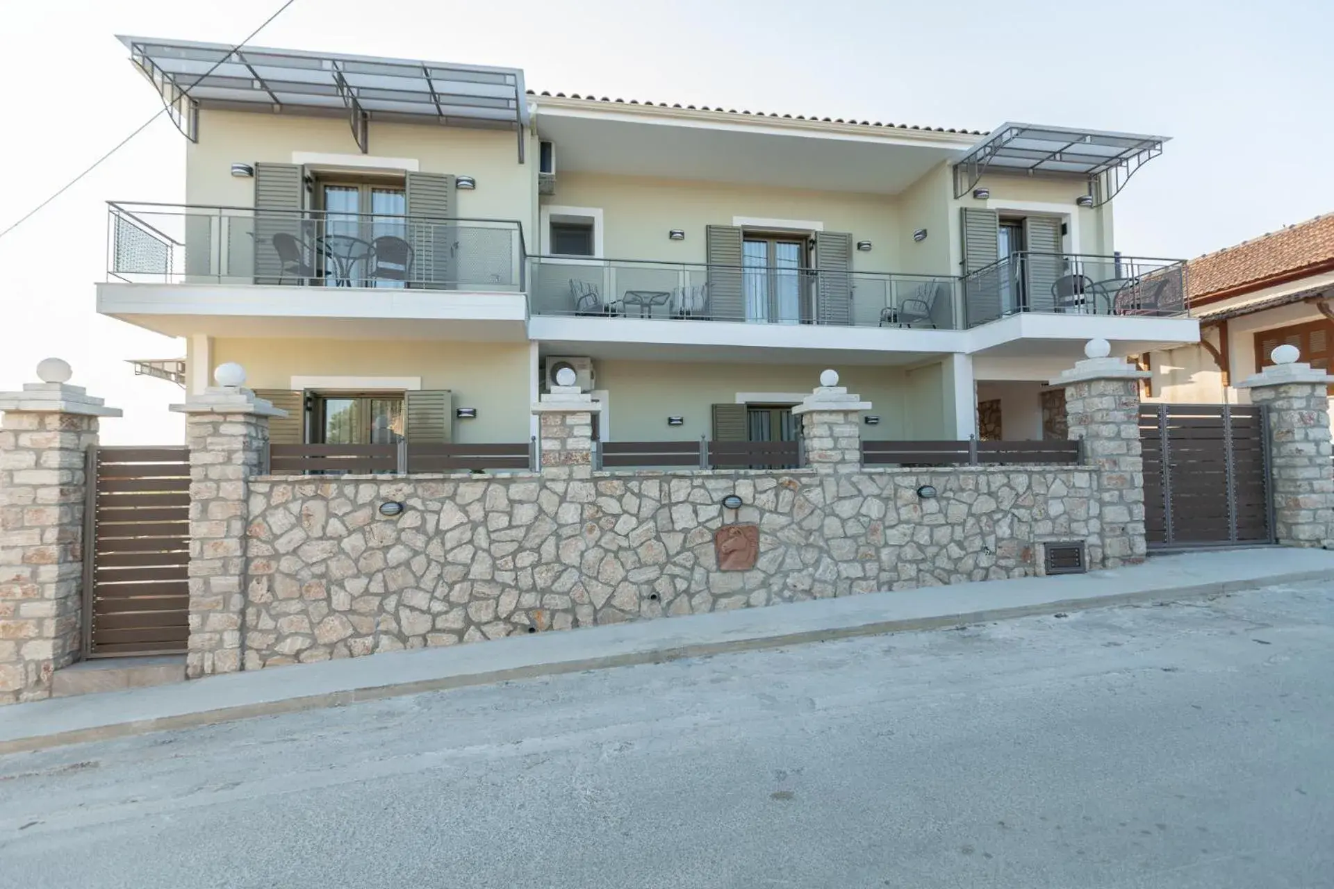 Property building in Pegasus Rooms Property building in Pegasus Rooms