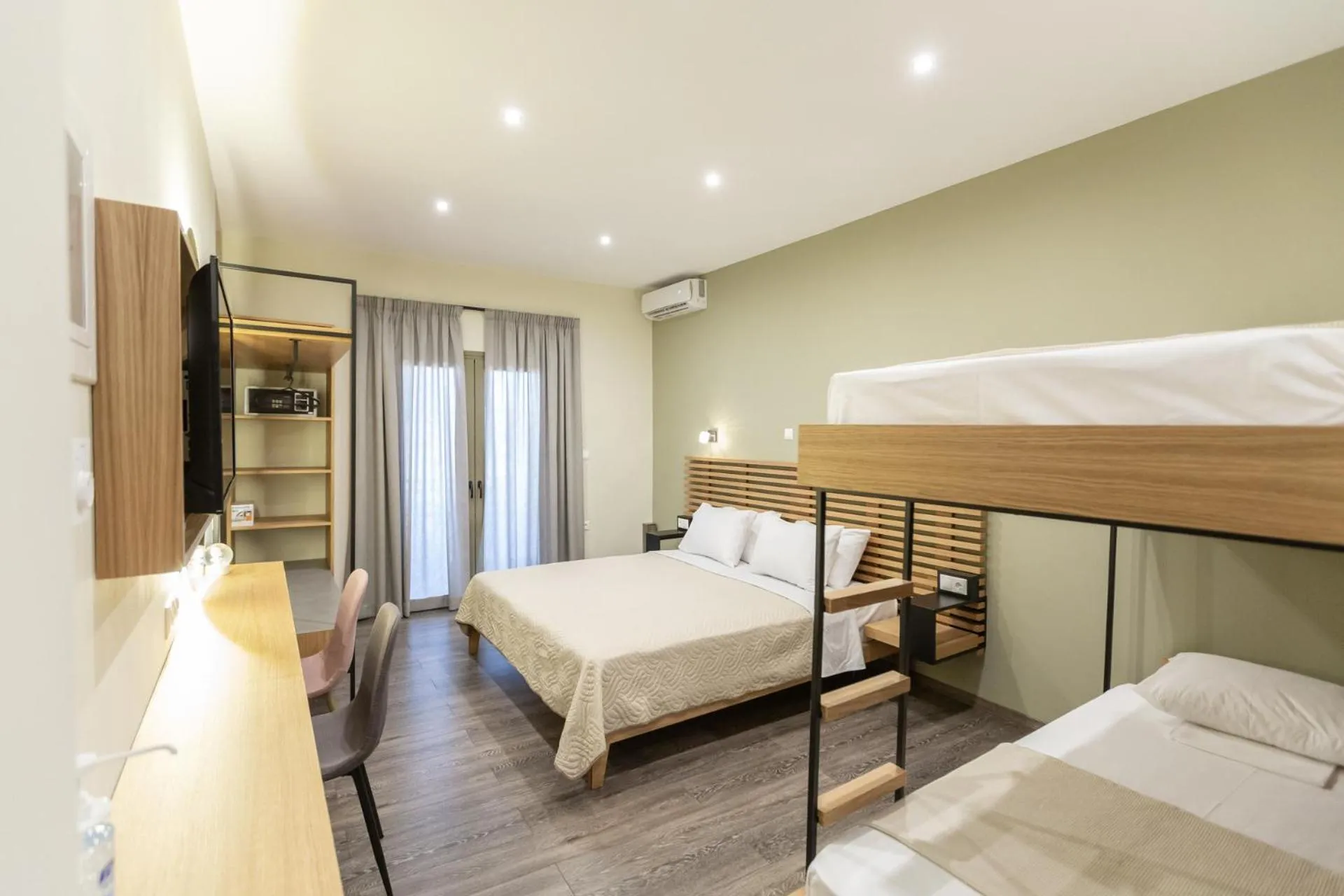 Photo of the whole room, Bed in Pegasus Rooms