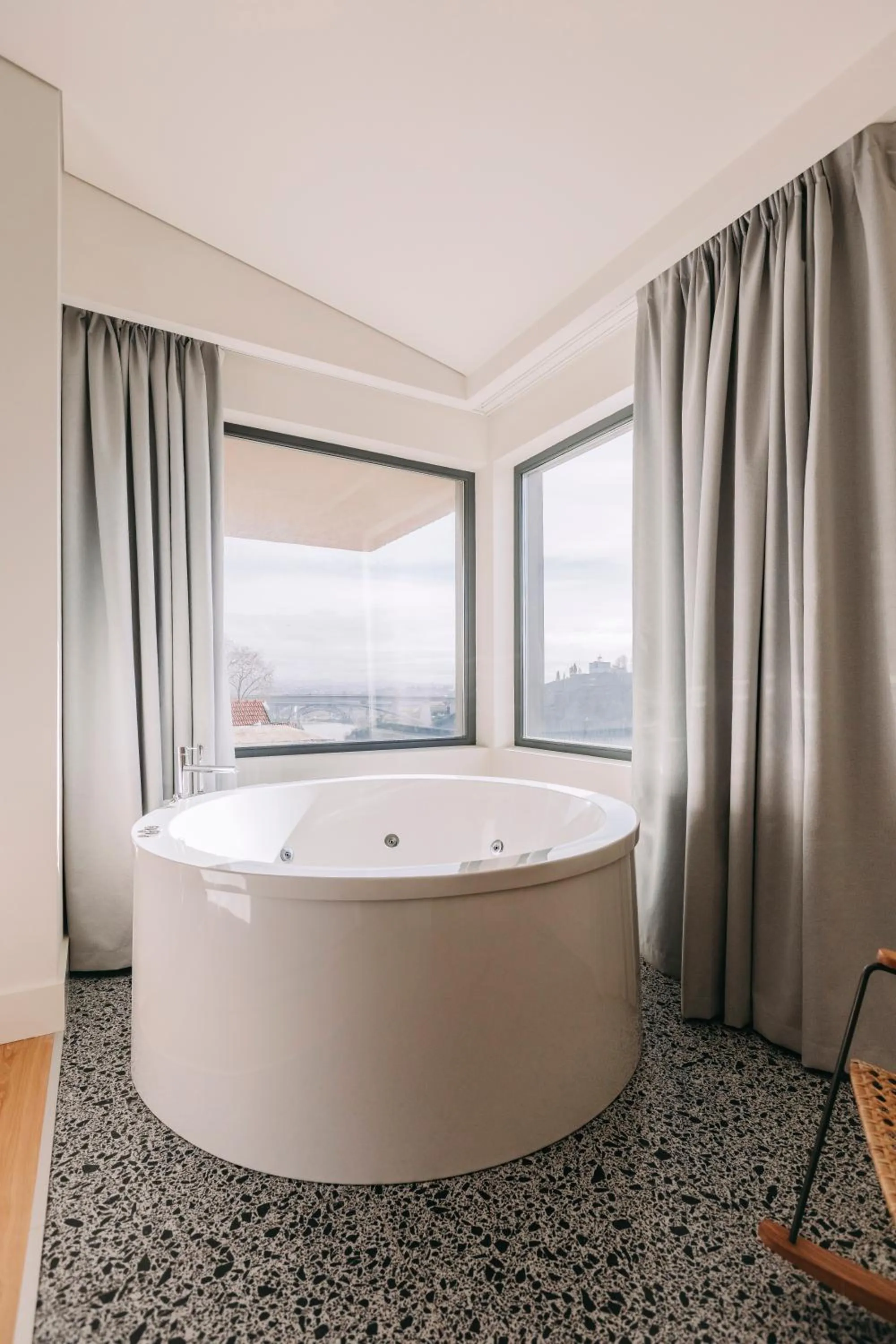 Hot Tub in LENSCAPE Coterie