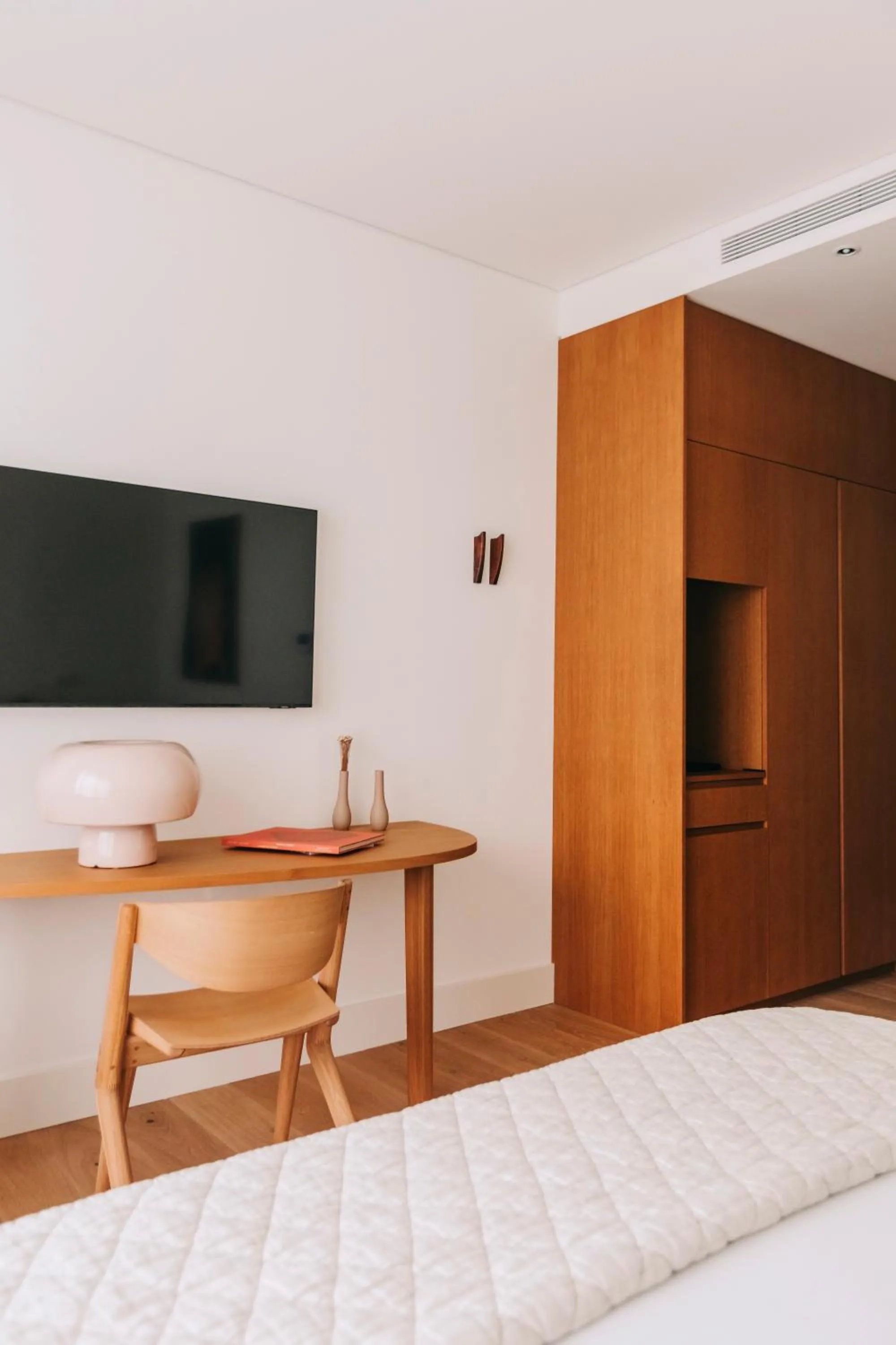 TV and multimedia, Bed in LENSCAPE Coterie