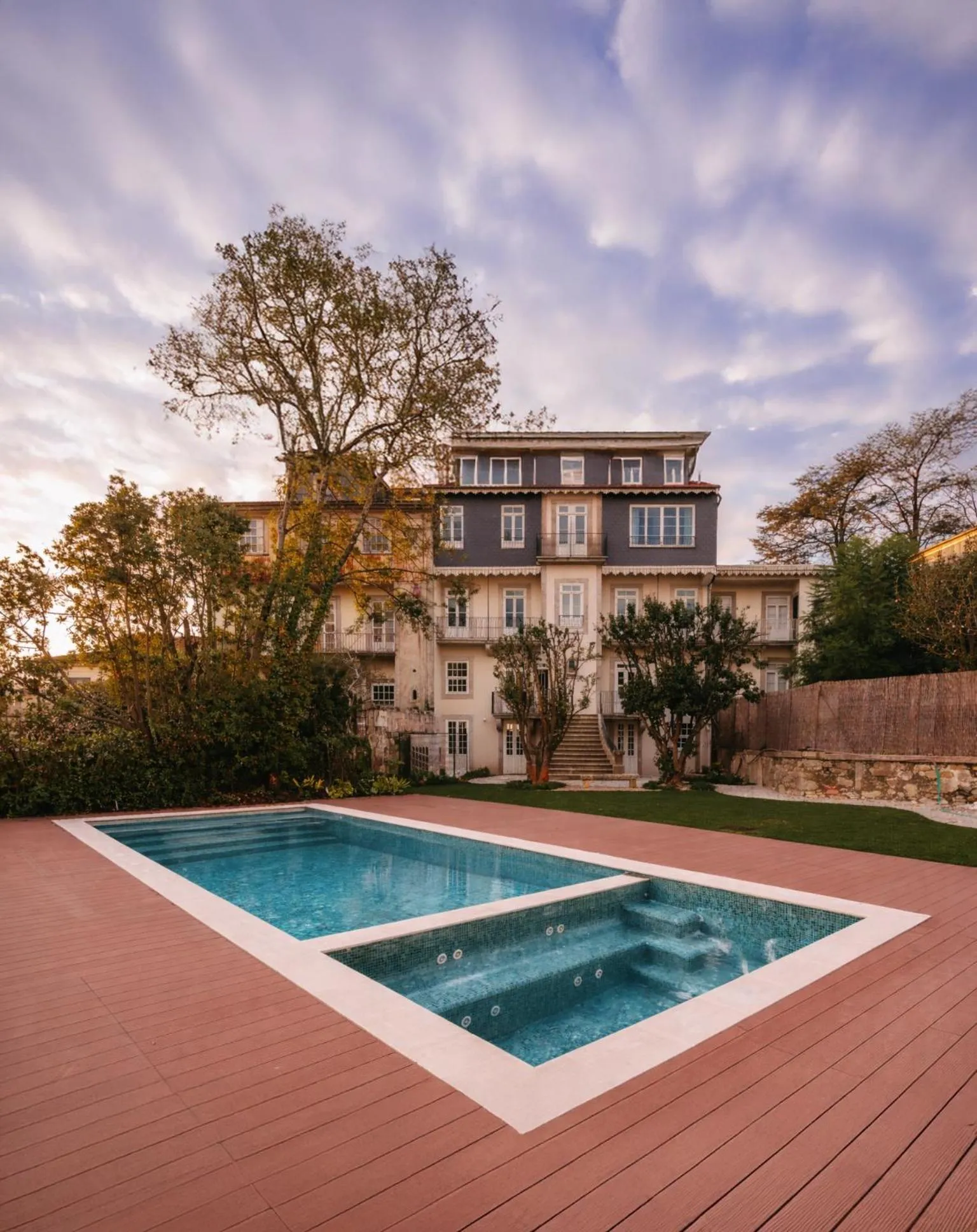 Swimming pool in LENSCAPE Coterie