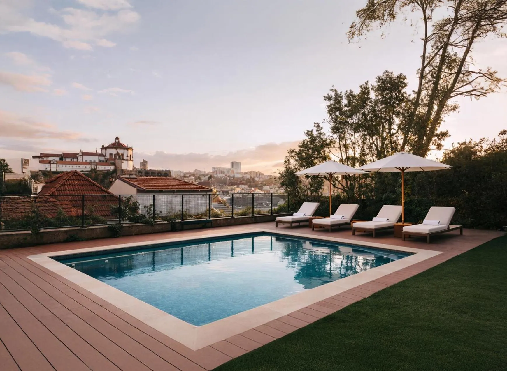 Pool view in LENSCAPE Coterie