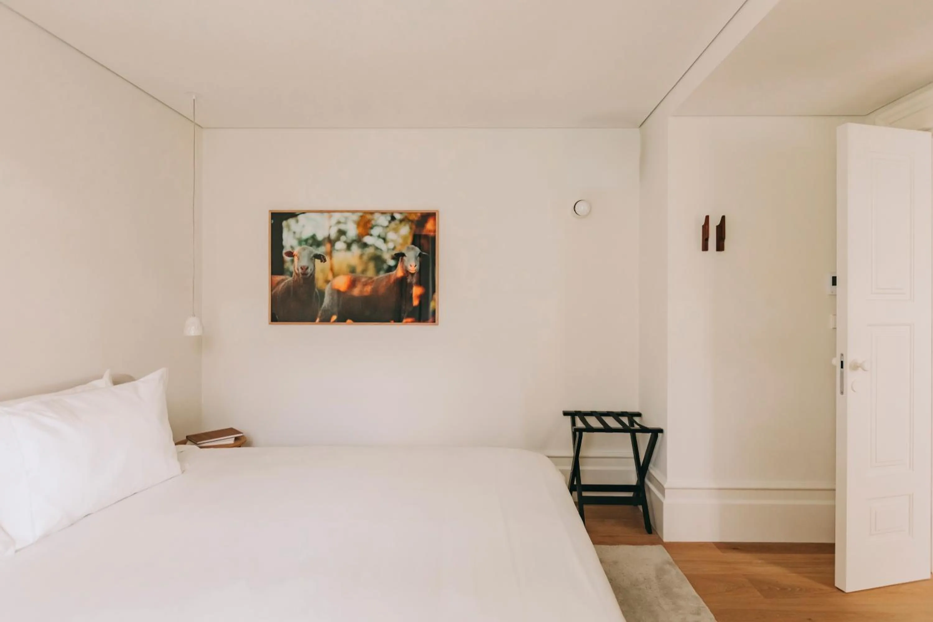 Photo of the whole room, Bed in LENSCAPE Coterie