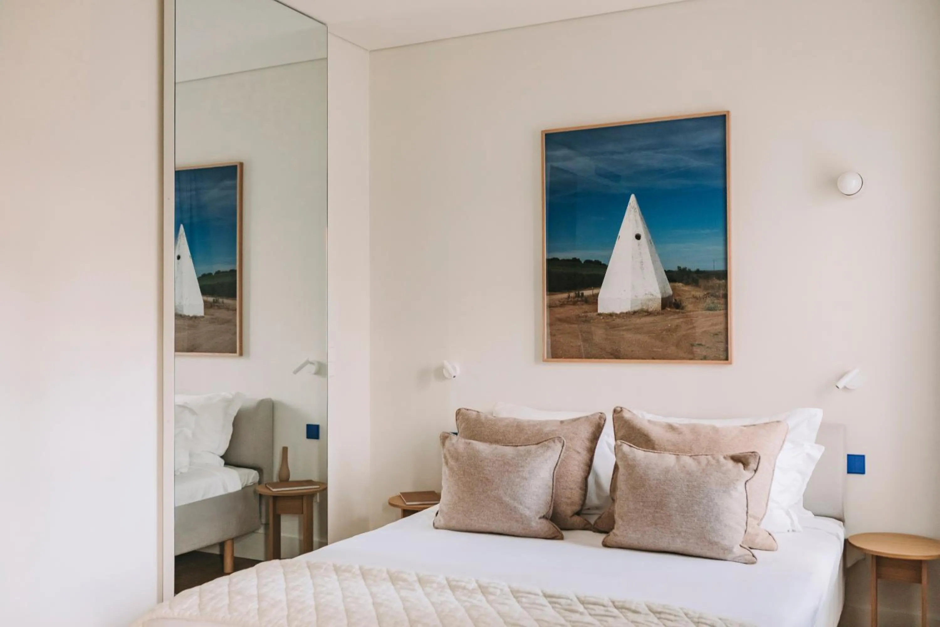 Bed in LENSCAPE Coterie