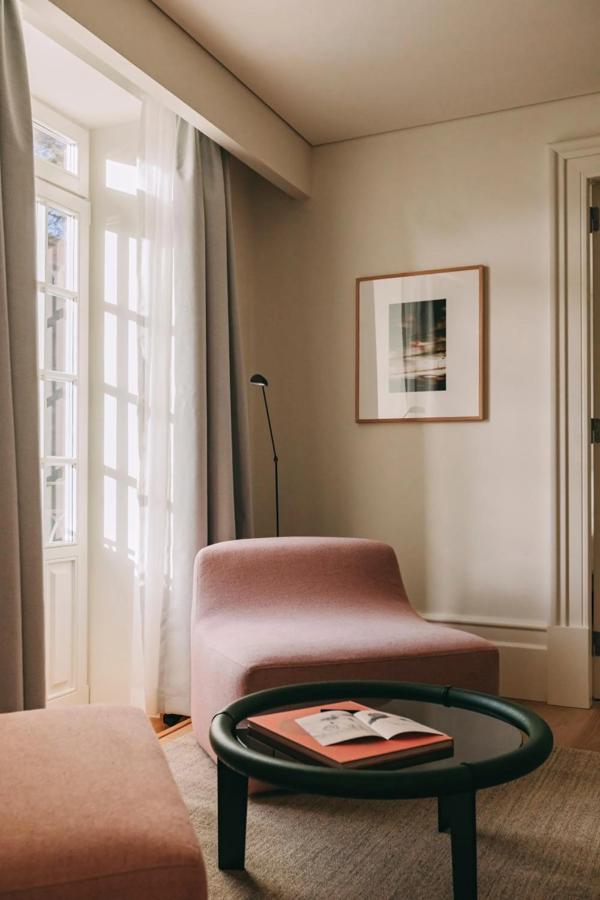 Seating area in LENSCAPE Coterie