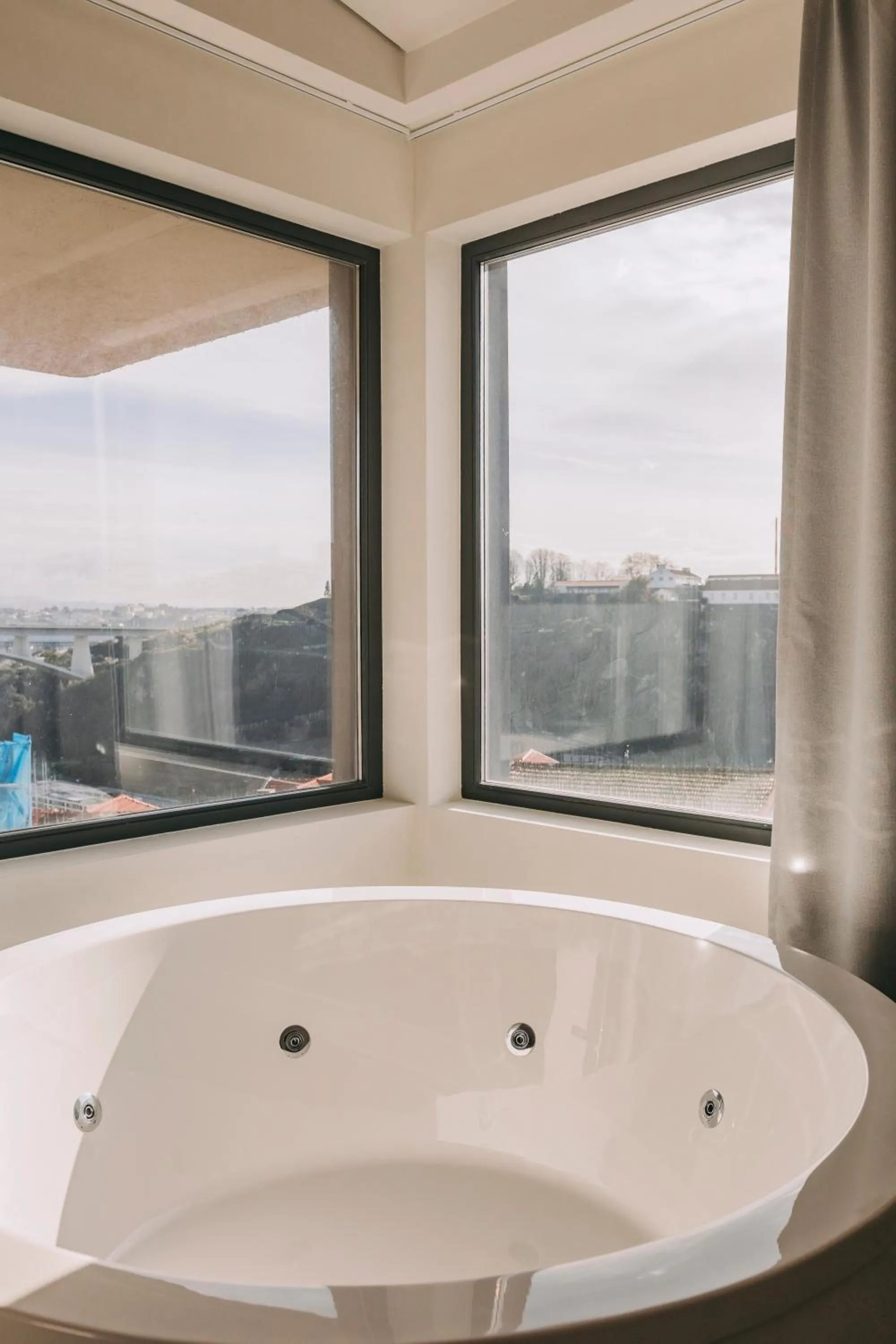 Hot Tub in LENSCAPE Coterie