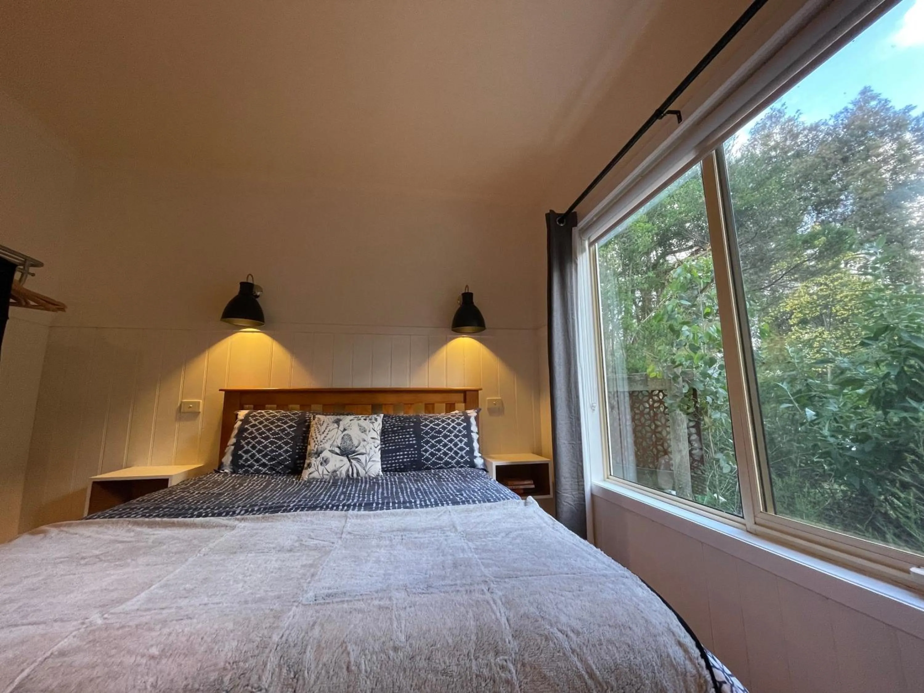 Bed in Tindoona Cottages