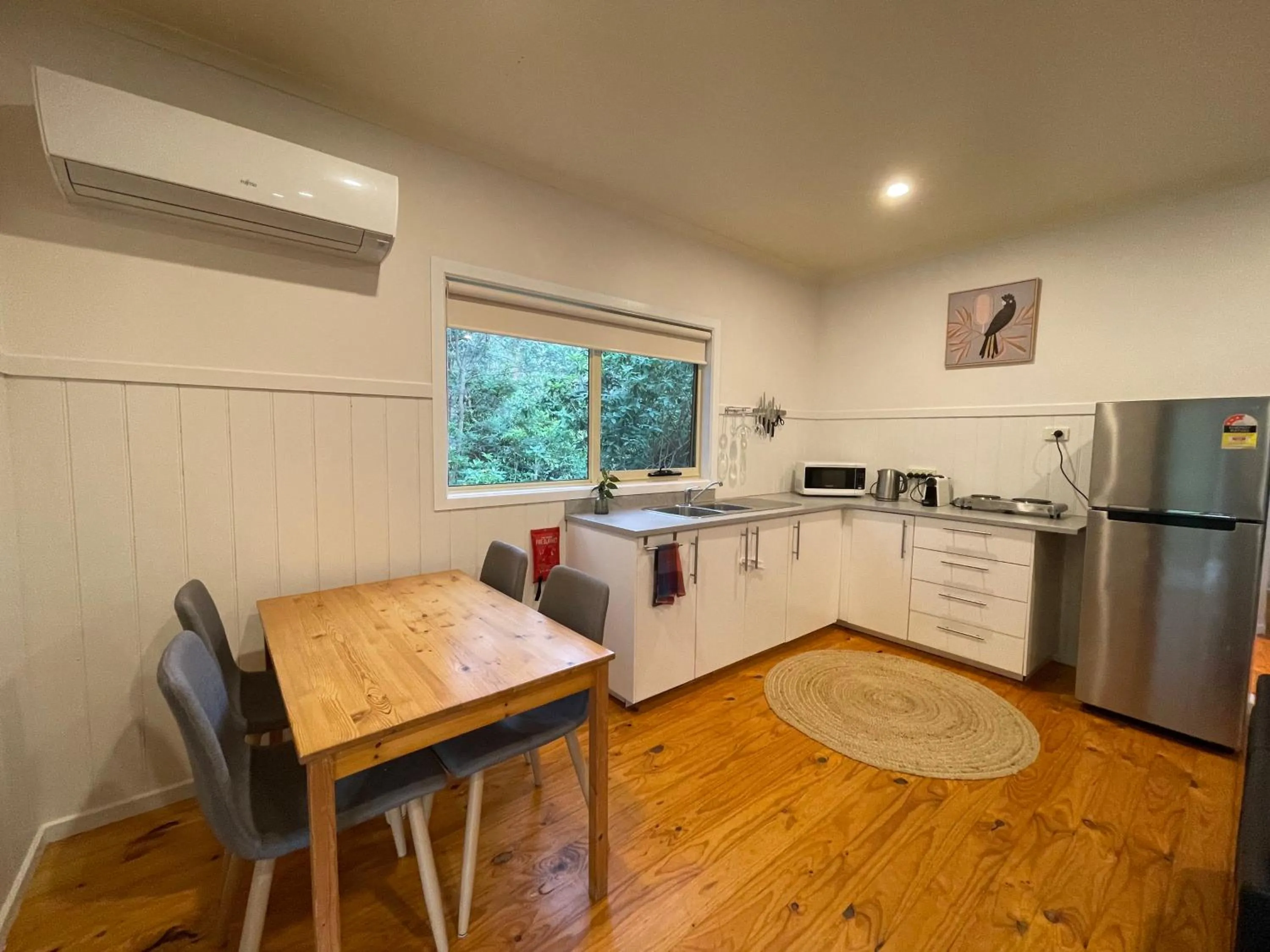 Kitchen or kitchenette in Tindoona Cottages