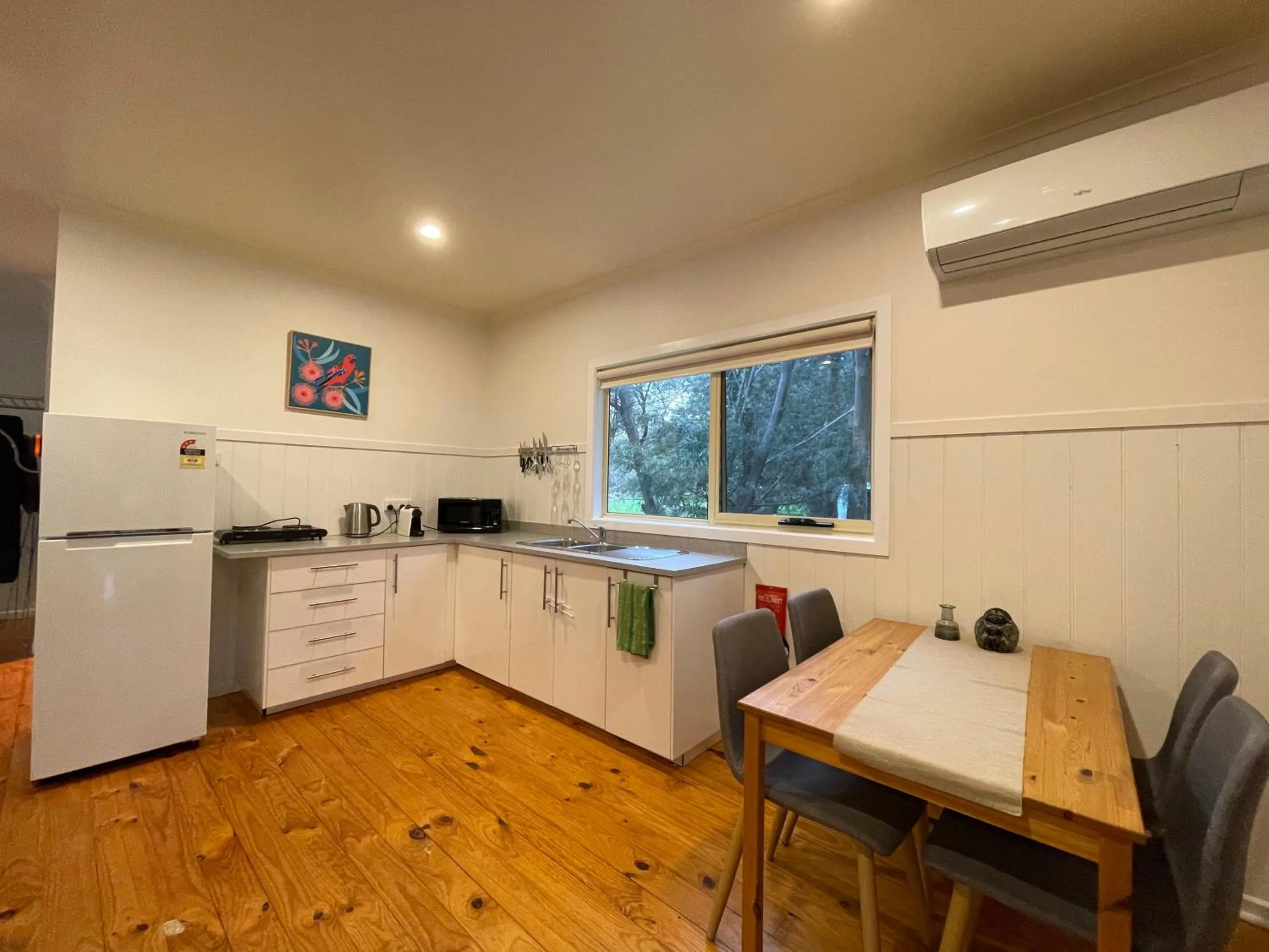 Coffee/tea facilities in Tindoona Cottages