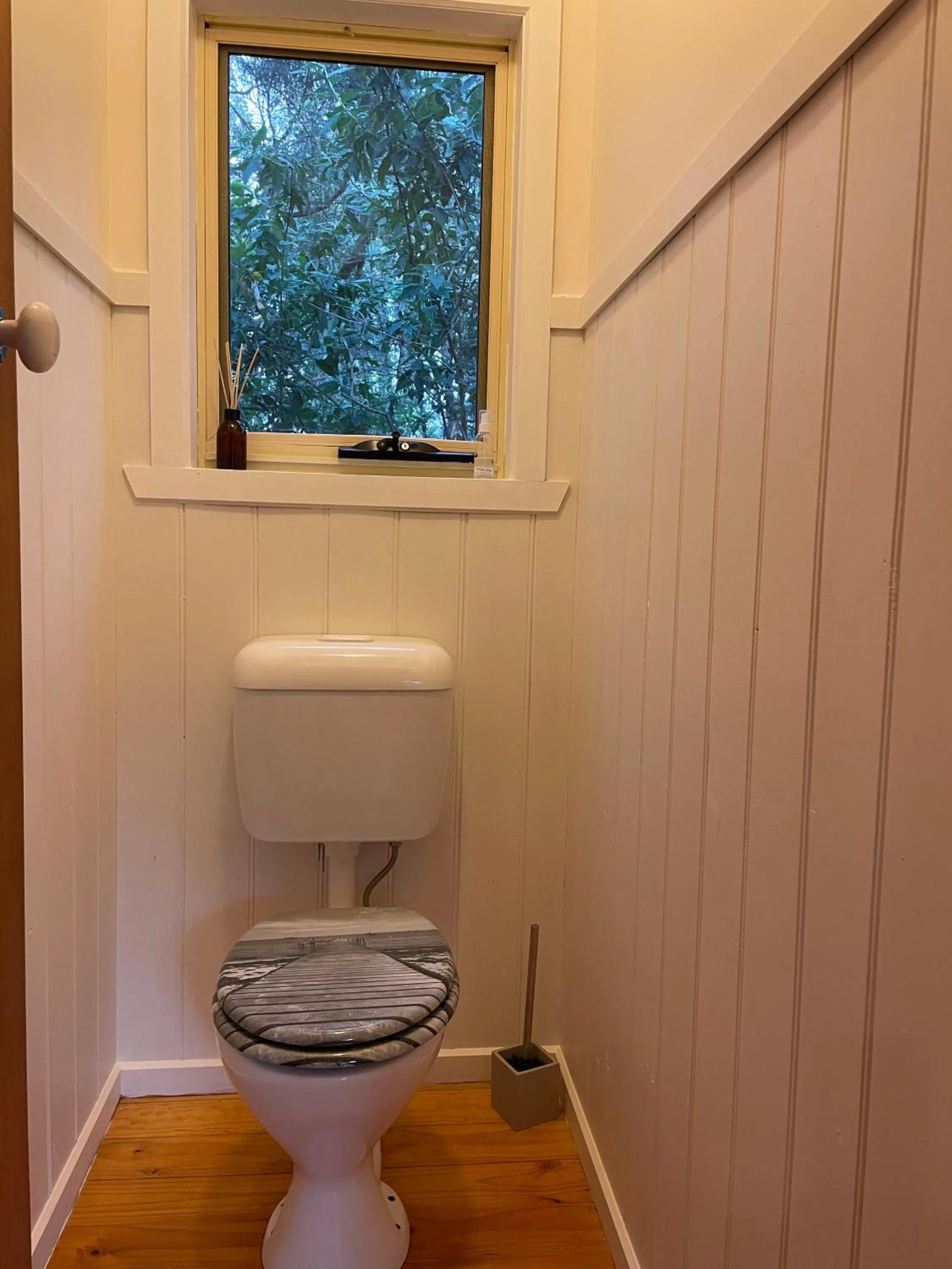 Toilet in Tindoona Cottages