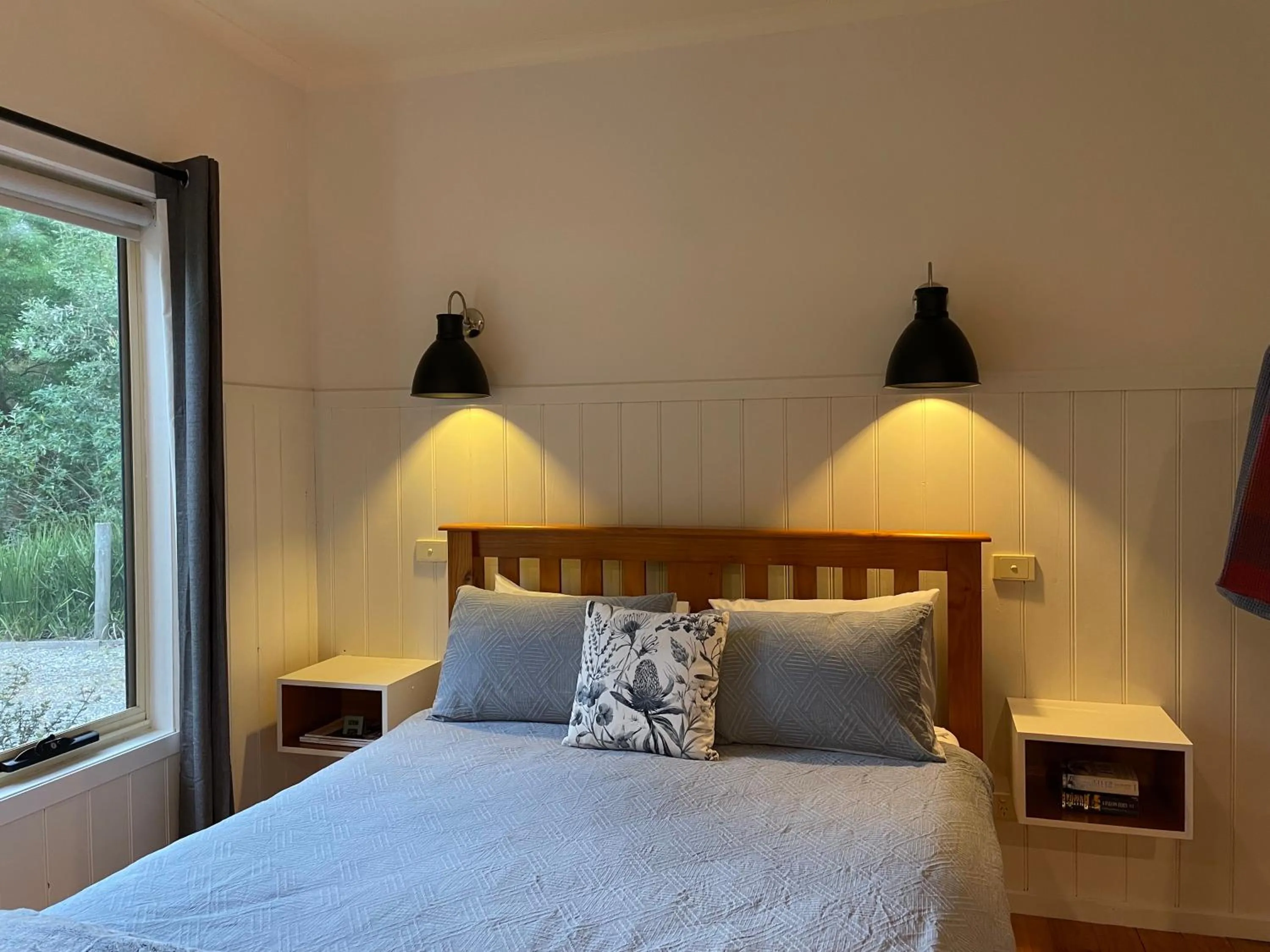 Bed in Tindoona Cottages